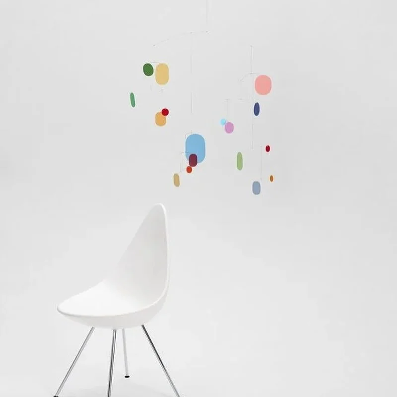 SOOETSUN STUDIO&rsquo;S PICK! This time is mobile!

Hello! ☁️✨🌈💫

Today, we want to introduce you to an interior object that brings a sense of lighthearted poetry to any space: the mobile.
Mobiles are an essential item in homes with children, but w