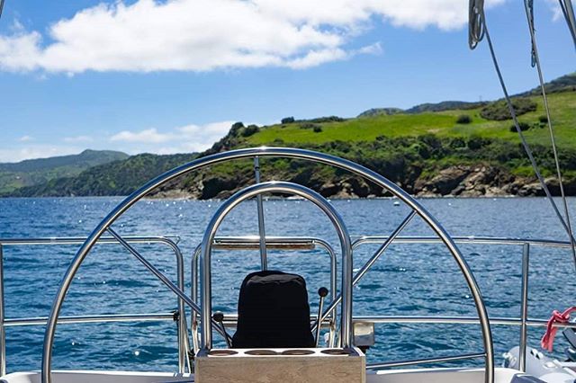 Back yard view.
...
...
#sailingaria #sailboatlife #liveaboardlife #catalinaisland #emeraldbay #twoharborscatalina #onthehook #favoriteanchorages #atanchor