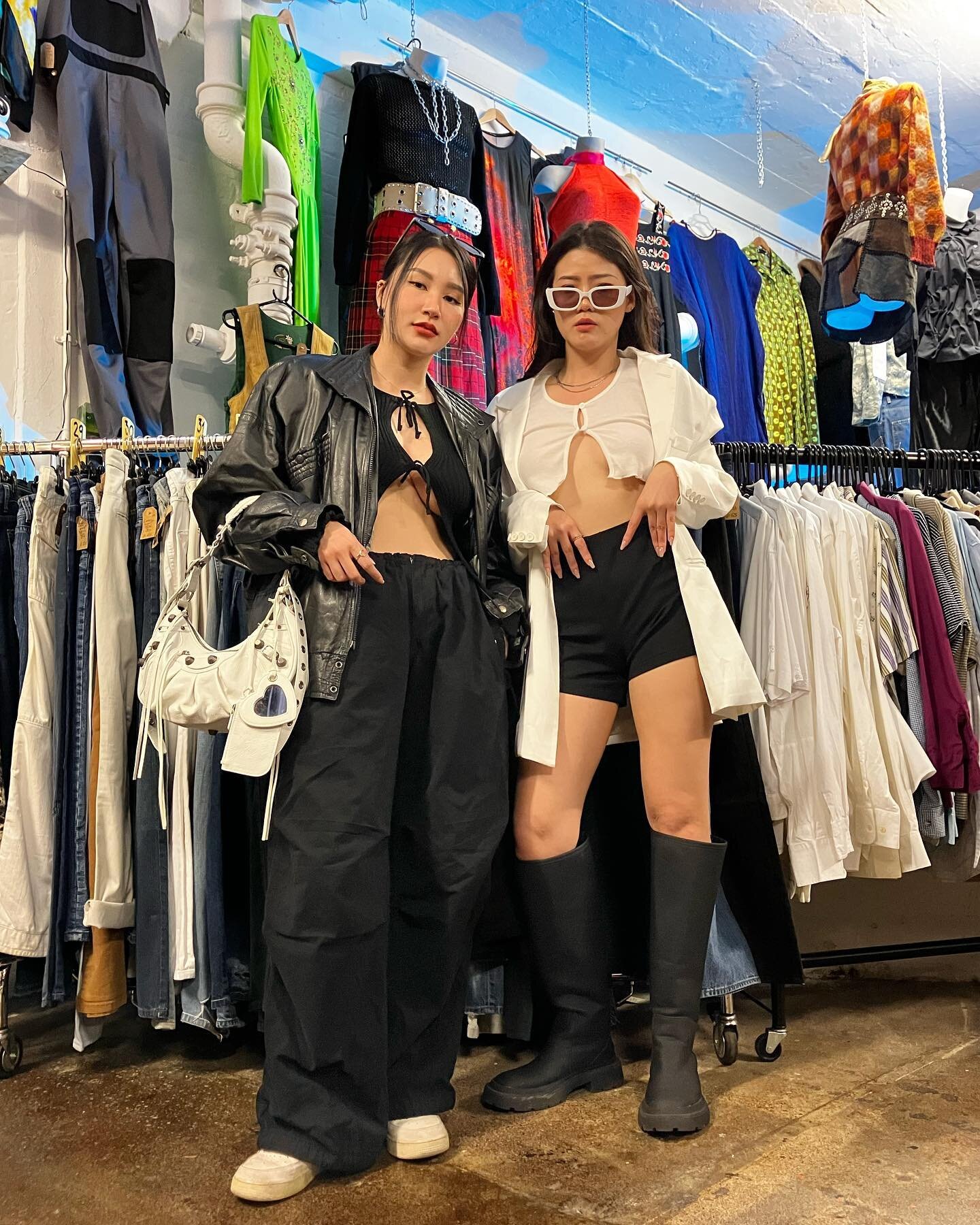 Our stylish customers came to visit us at Vintage Planet 🖤🖤

#vintageplanet #bricklane #vintageshop #bricklanevintagemarket #90s #80s #photoshoot #streetstyle #fashion