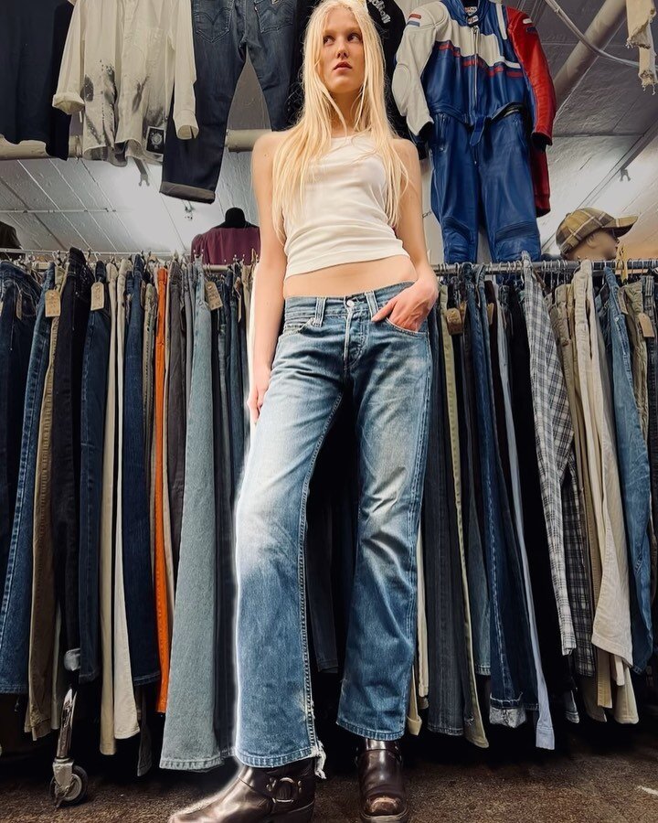 Do like @vvakaste and come find the perfect pair of jeans in store !
.
Massive selection of jeans, Levi&rsquo;s, Wrangler, Diesel, Gstar&hellip;.
.
All styles available: straight cut, bootcut, flares, cargos, twisted, baggy, low waist &hellip; everyt