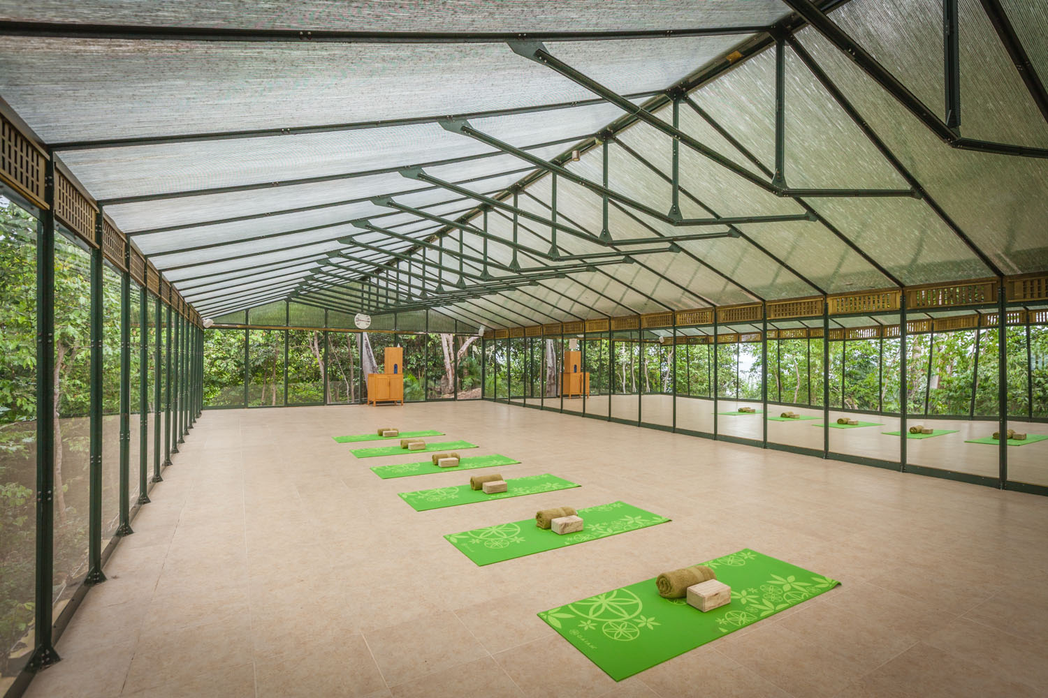  Greenhouse studio where yoga classes can be held. 