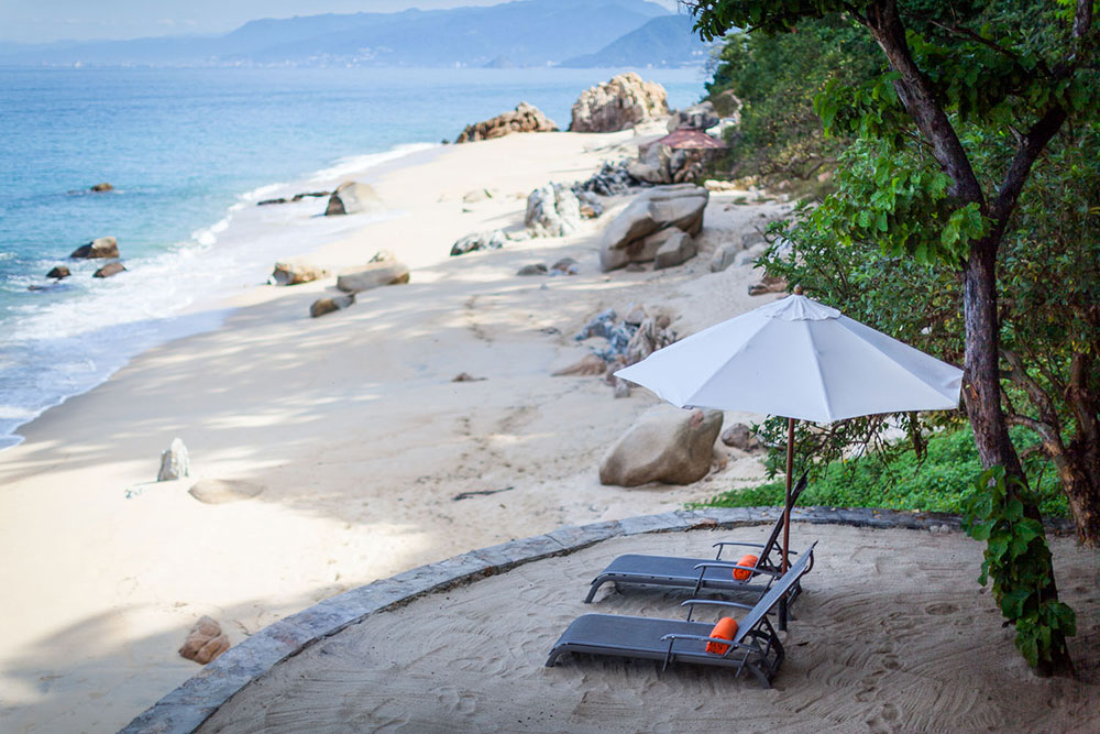  Beach chairs at Xinalani 