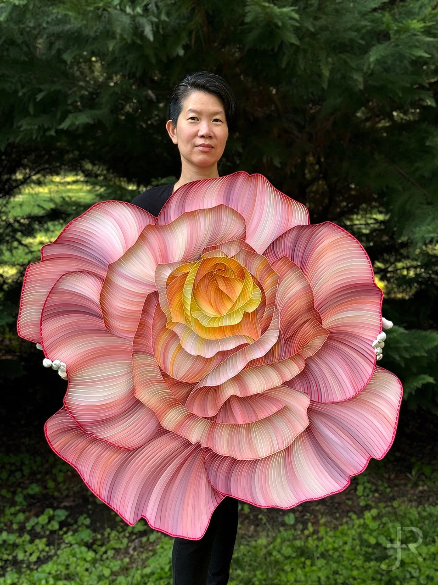 Hello! Did you miss me? 🐝 It&rsquo;s been a while... I&rsquo;ve been busy buzzing away behind the scenes, and I can only say there&rsquo;s 𝘣𝘪𝘨 𝘯𝘦𝘸𝘴 coming in mid-September. I can&rsquo;t wait to share!

In the meantime, a couple of updates:

