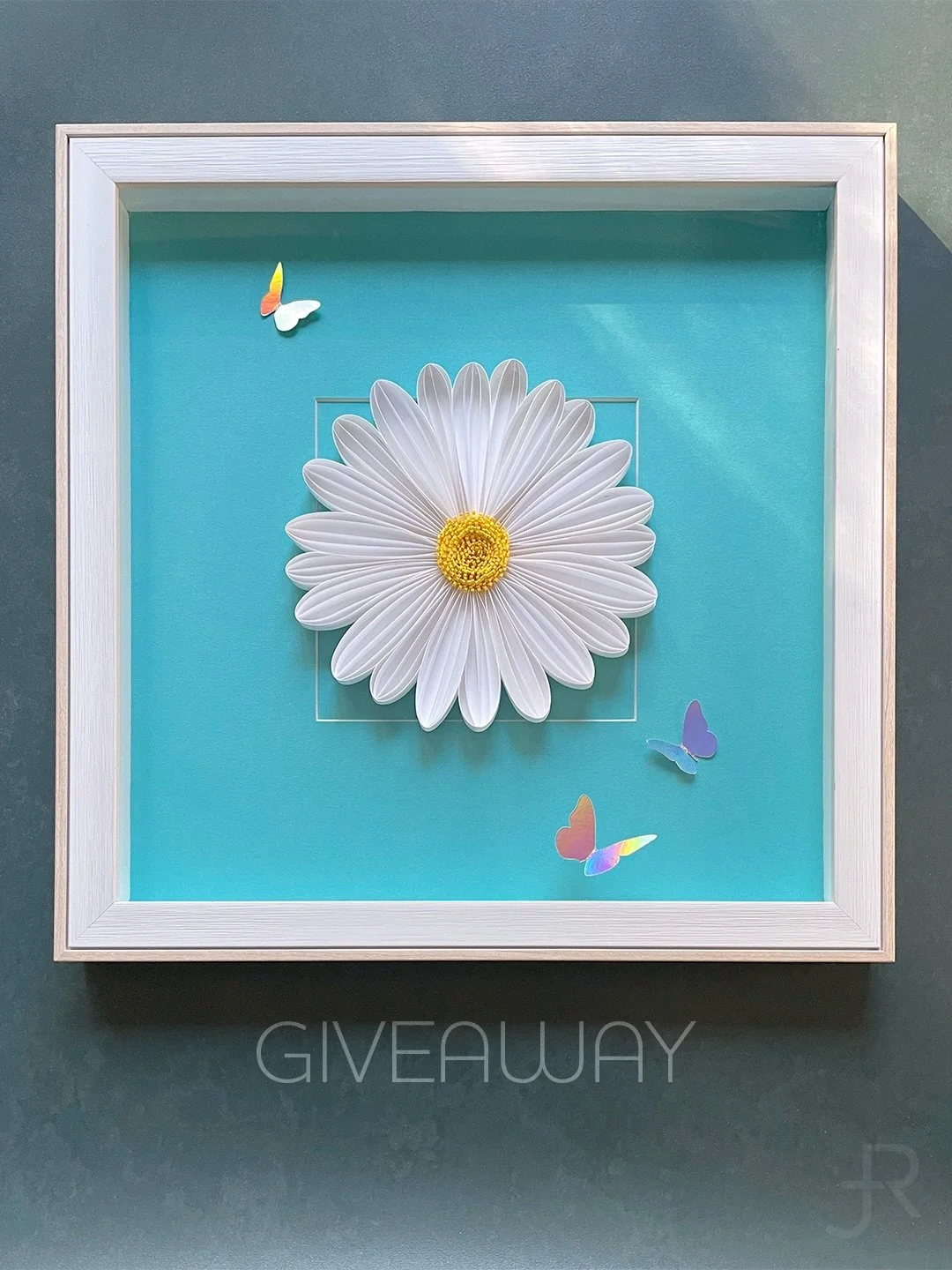 🎁 𝗔𝗥𝗧 𝗚𝗜𝗩𝗘𝗔𝗪𝗔𝗬 🎁
Yuletide Greetings! As a thank-you for being here and supporting my work, I&rsquo;m giving away an original paper artwork.

𝗣𝗥𝗜𝗭𝗘
One framed, ready-to-hang JUDiTH+ROLFE paper artwork, titled: 
DAISY, BUT EXTRA
13.1&