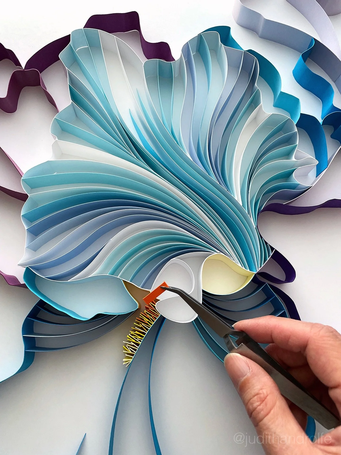 Posting always takes a backseat when I&rsquo;m busy trying to meet deadlines. Can you already tell what flower this is?

#JUDiTHandROLFE #commissionart #paperart #paperflowers