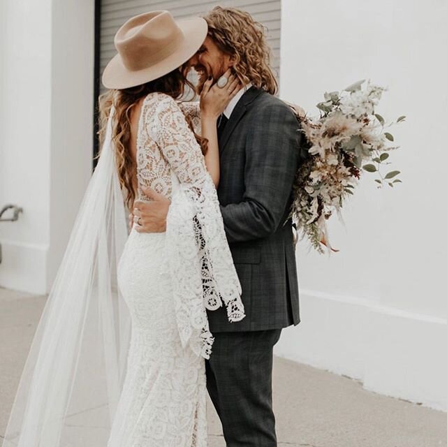 We want to take some space on our feed to highlight wedding photographers out there who we LOVE! We want to inspire you and just add some beauty to your morning scroll!⁠
⁠
Here is a photo from @chelseareece.co - an Oklahoma-based photographer who foc