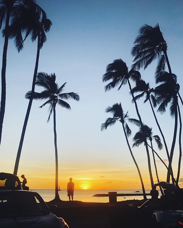 Chasing sunsets 🌅 .
.
.
#hawaii #oahu #noiwontstopposting #latergram