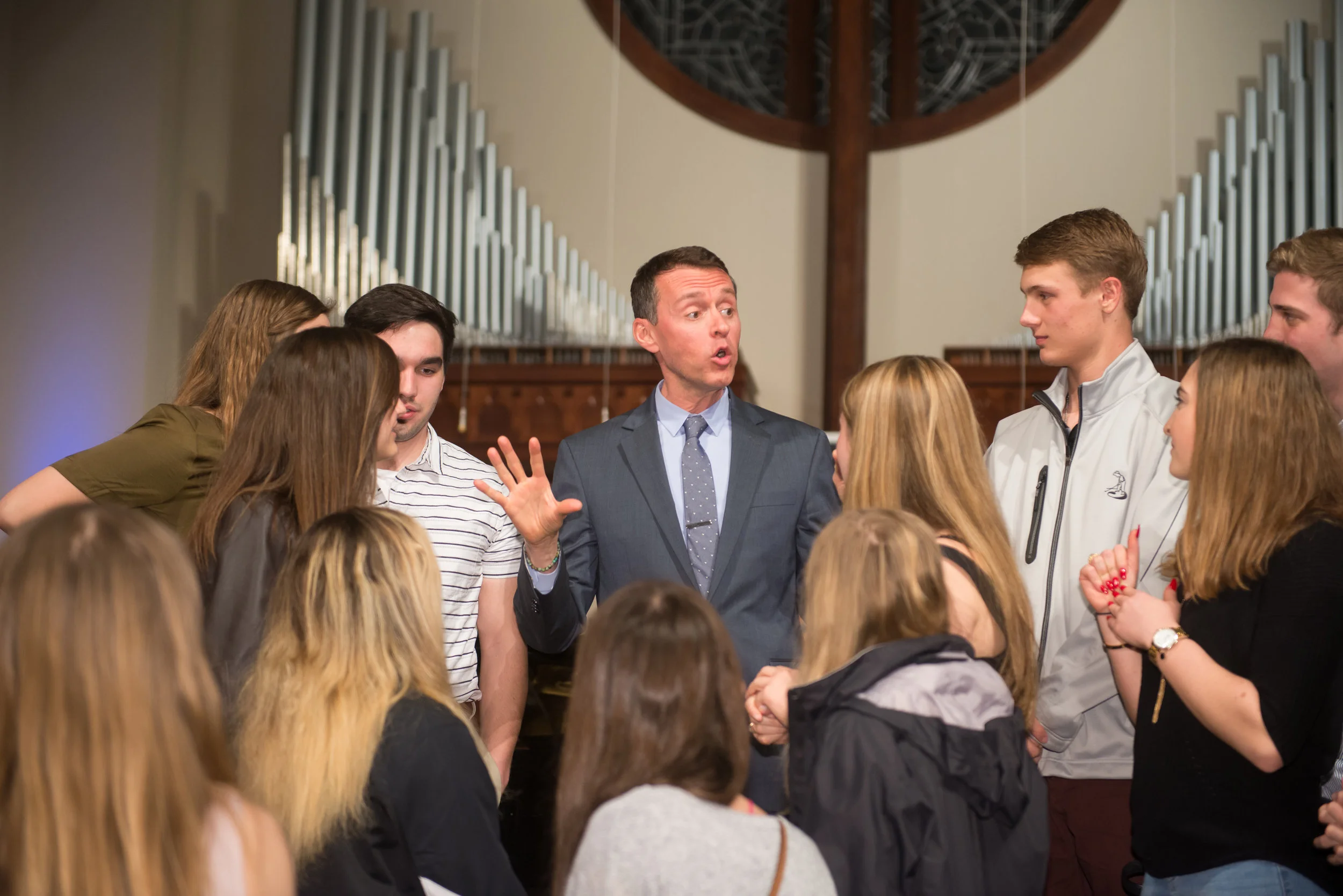 2017 Judge Andrew Lippa talking with local students