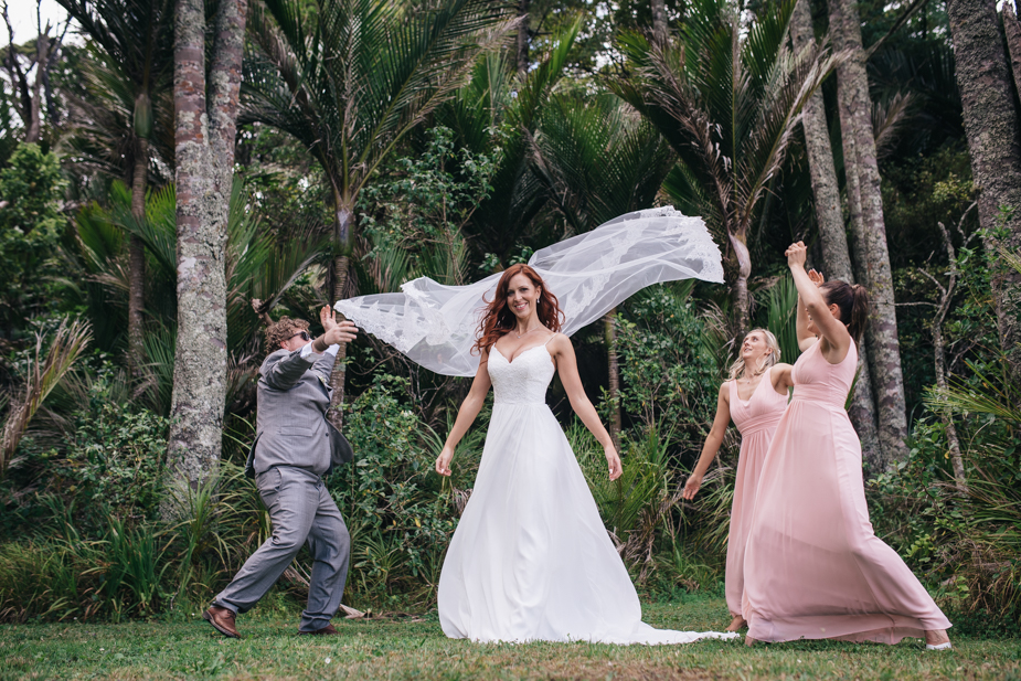 Auckland wedding photographer, Lopdell House wedding, Titirangi-20.jpg