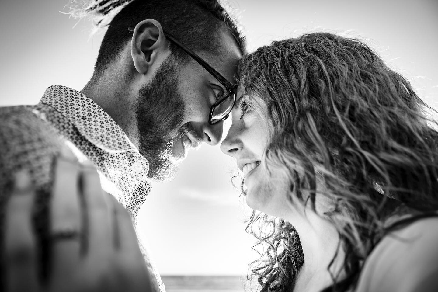 Tau &amp; Kenna ❤️
.
.
.
.
.
@taumataotera @kennarichmondd 
@aucklandweddings 
#engagementshoot 
#couplesshoot #karioitahibeach  #blackandwhite #nikonnz @nikonnz #love