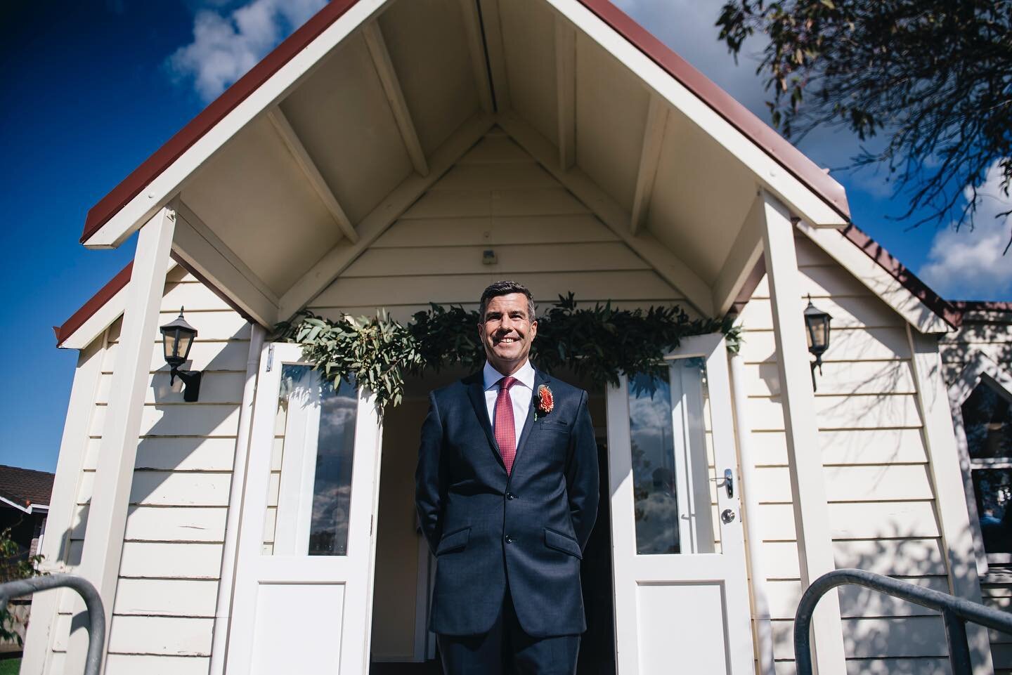 Honestly these guys were so cute 🥰 Kieran literally cannot wait to see his bride ❤️
.
.
.
.
.
@aucklandweddings #groom #groomssuit #aucklandweddingphotographer #patumahoechurch #patumahoewedding #southaucklandweddingphotographer #groomwaitingforhisb