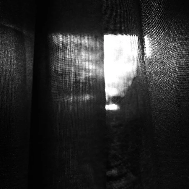 Blurred horizon Because of the shiny curtain