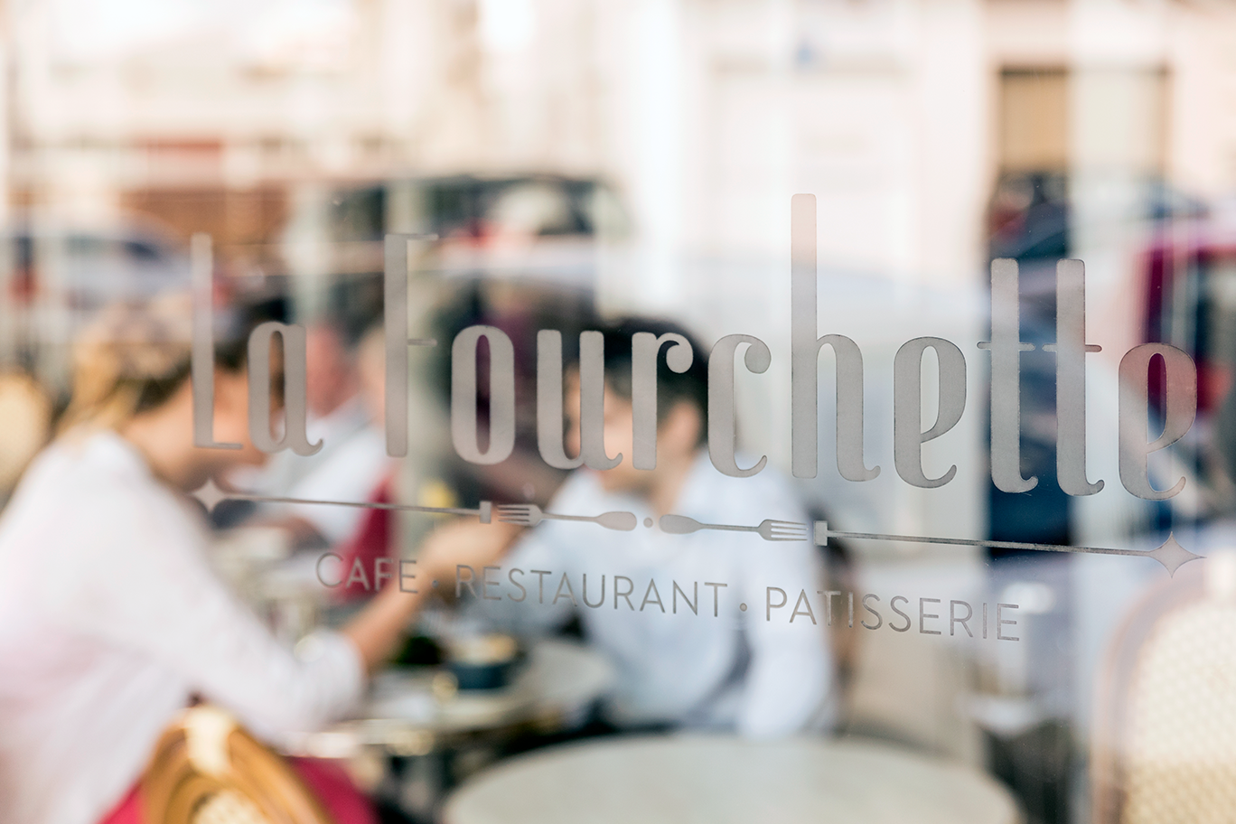 La-Fourchette-Restaurant-Brasserie-Window01.png