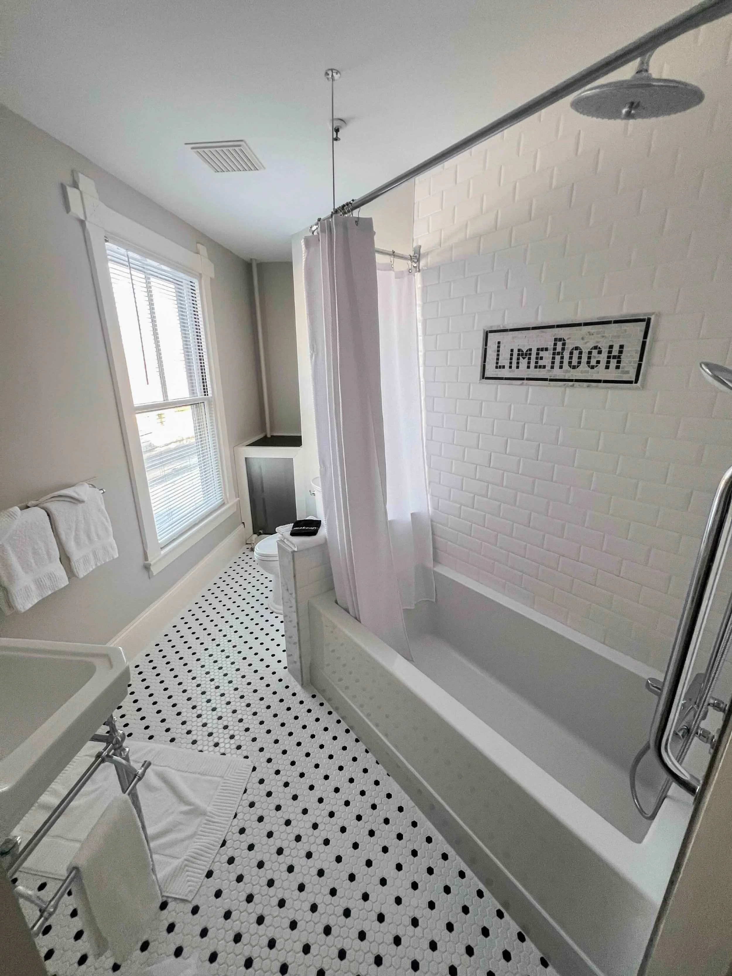 resizecom_Vinalhaven bath.jpeg