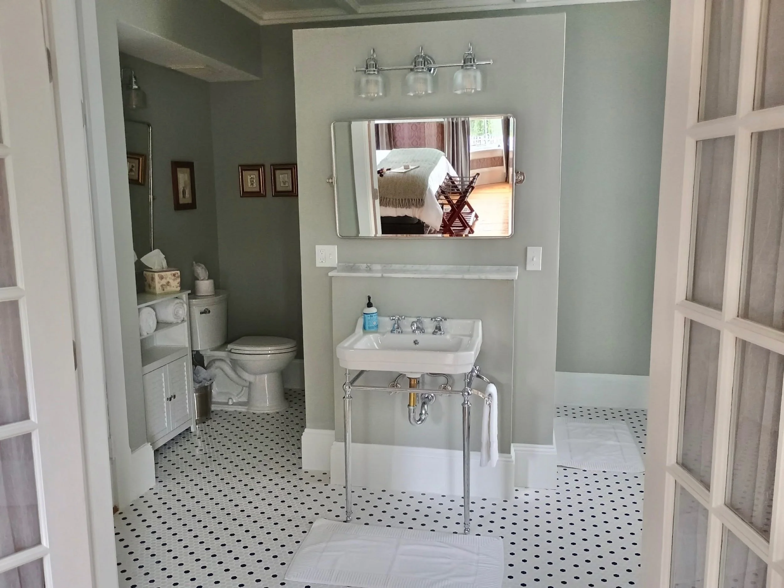 resizecom_Turret bathroom.jpeg