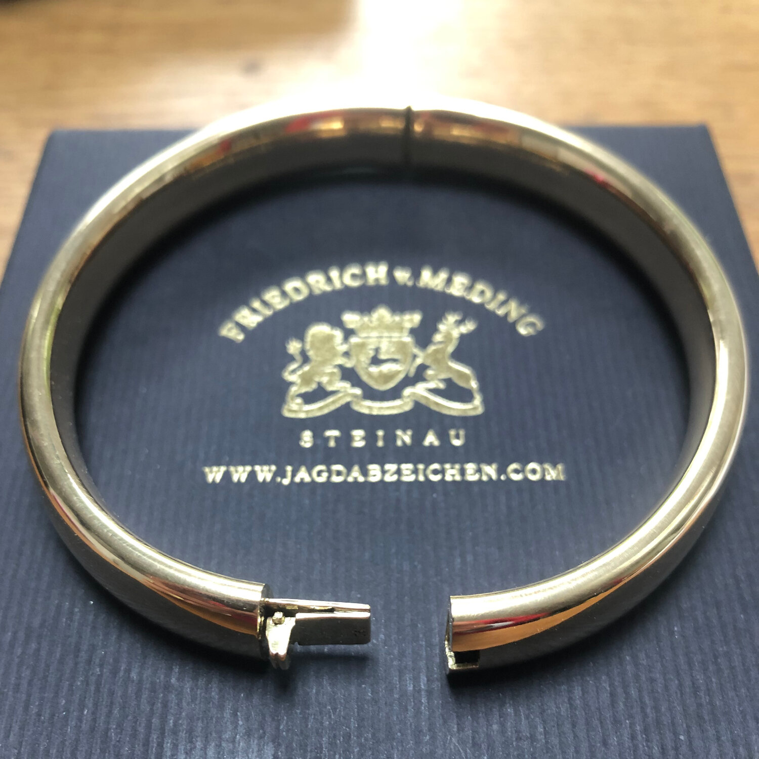 Jagdabzeichen_Schmuck_Armreif_Gold.jpg