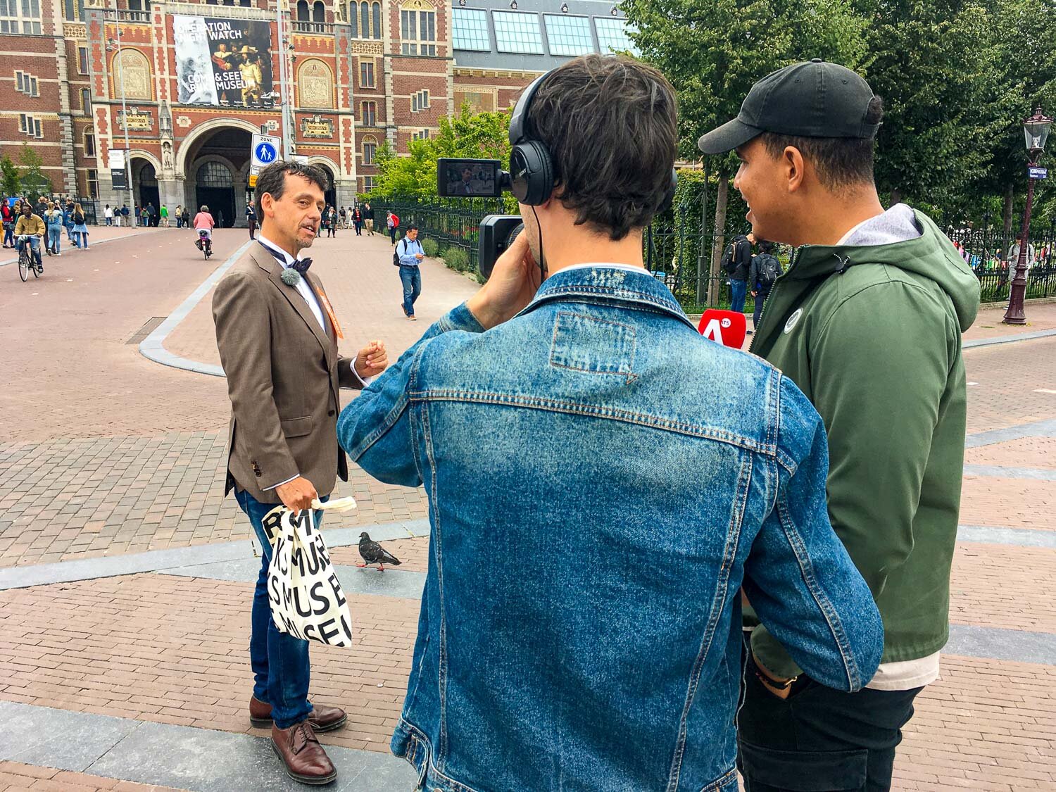 Interview AT5 outside Rijksmuseum