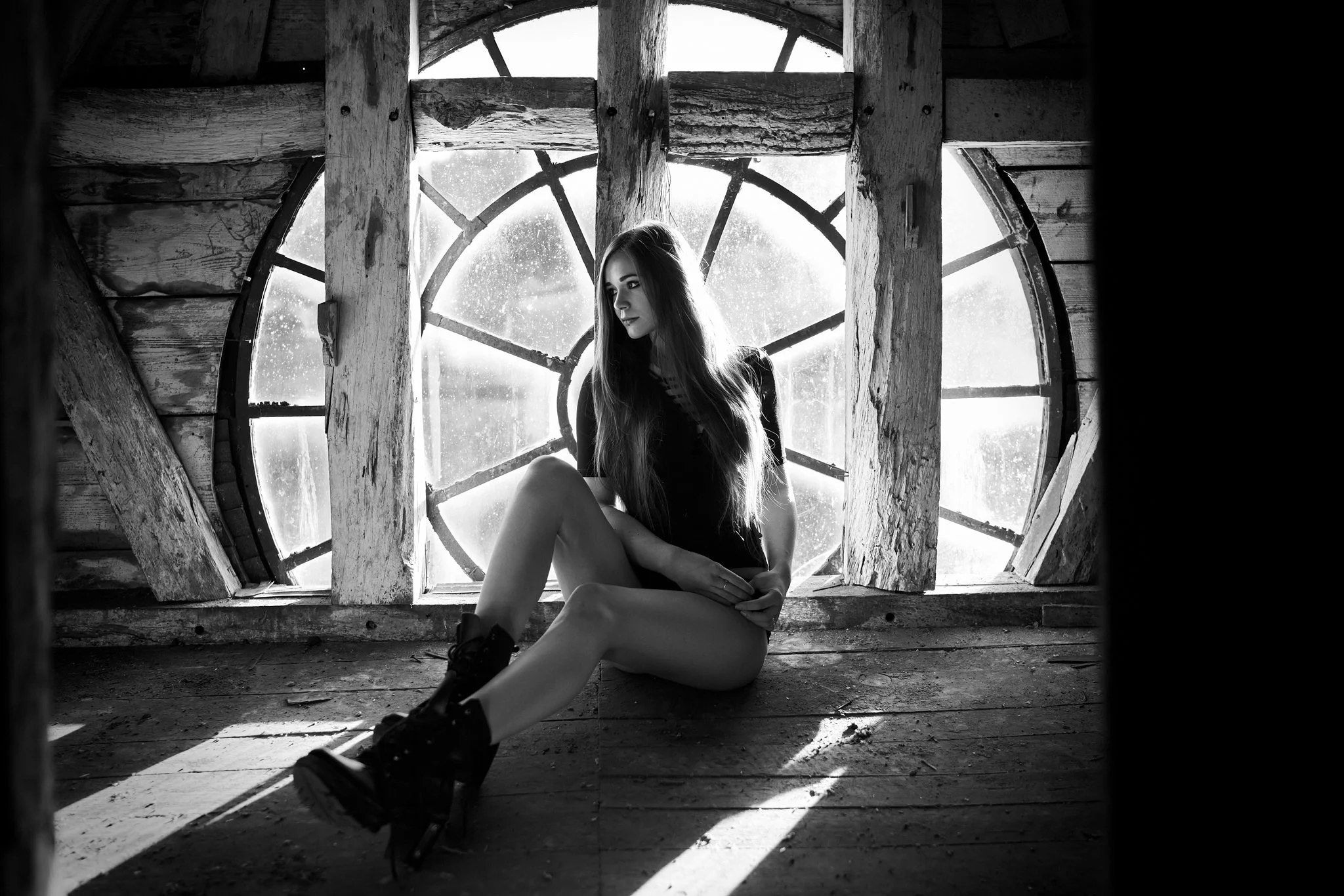 Hanna-RoundWindow-Web.jpg