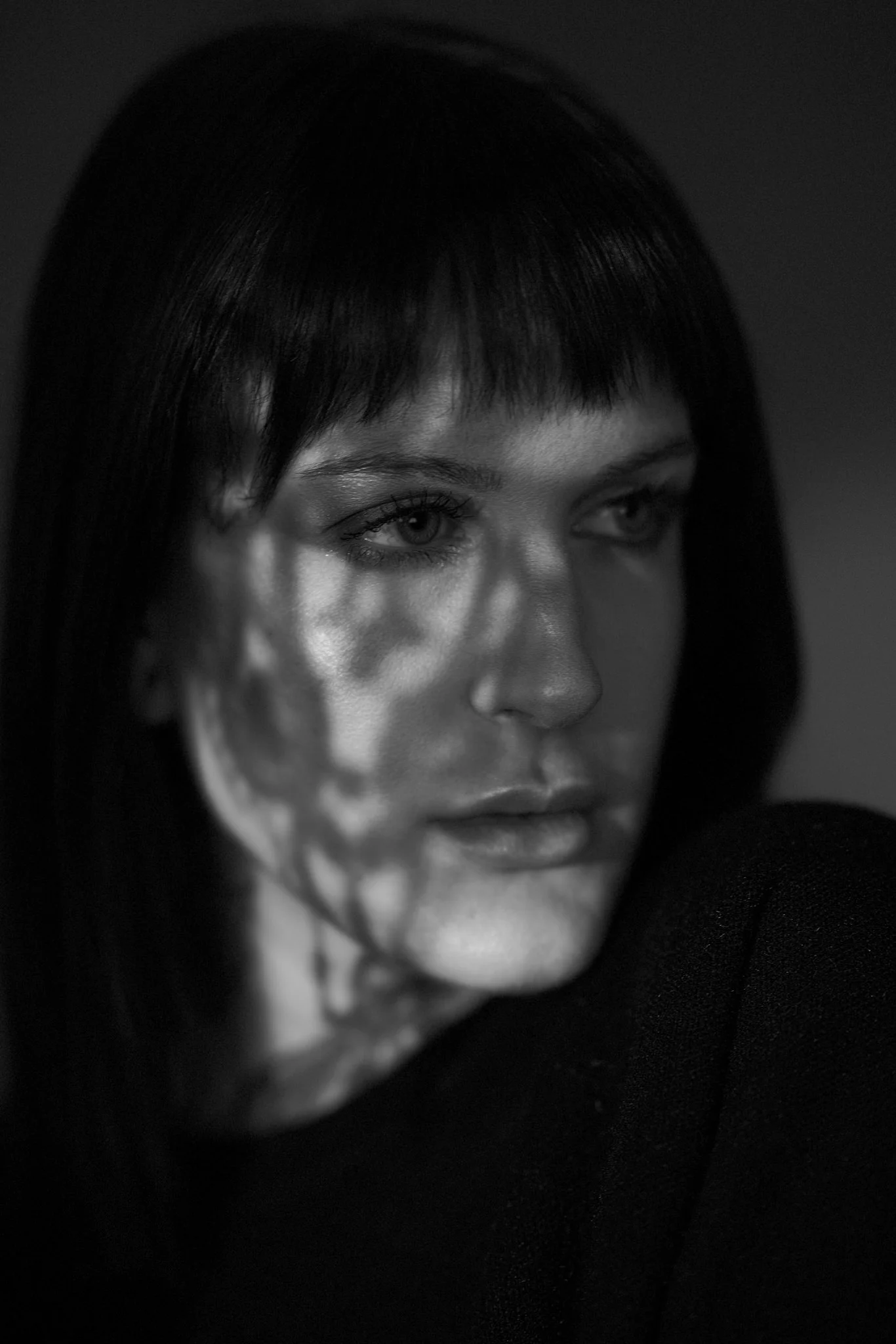 LauraBWDarkShadowsPortrait_DSC0710.jpg