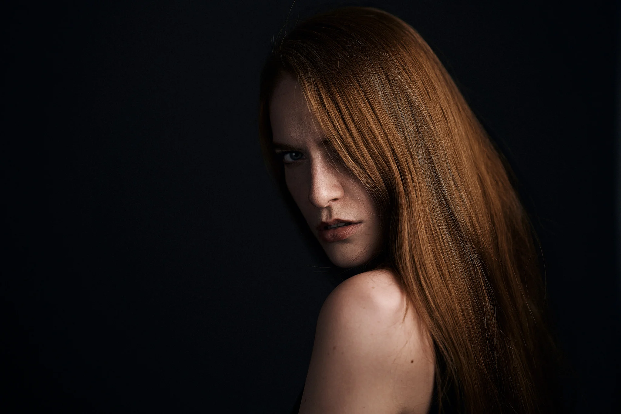 SteffiWalserPortraitDark_Web.jpg