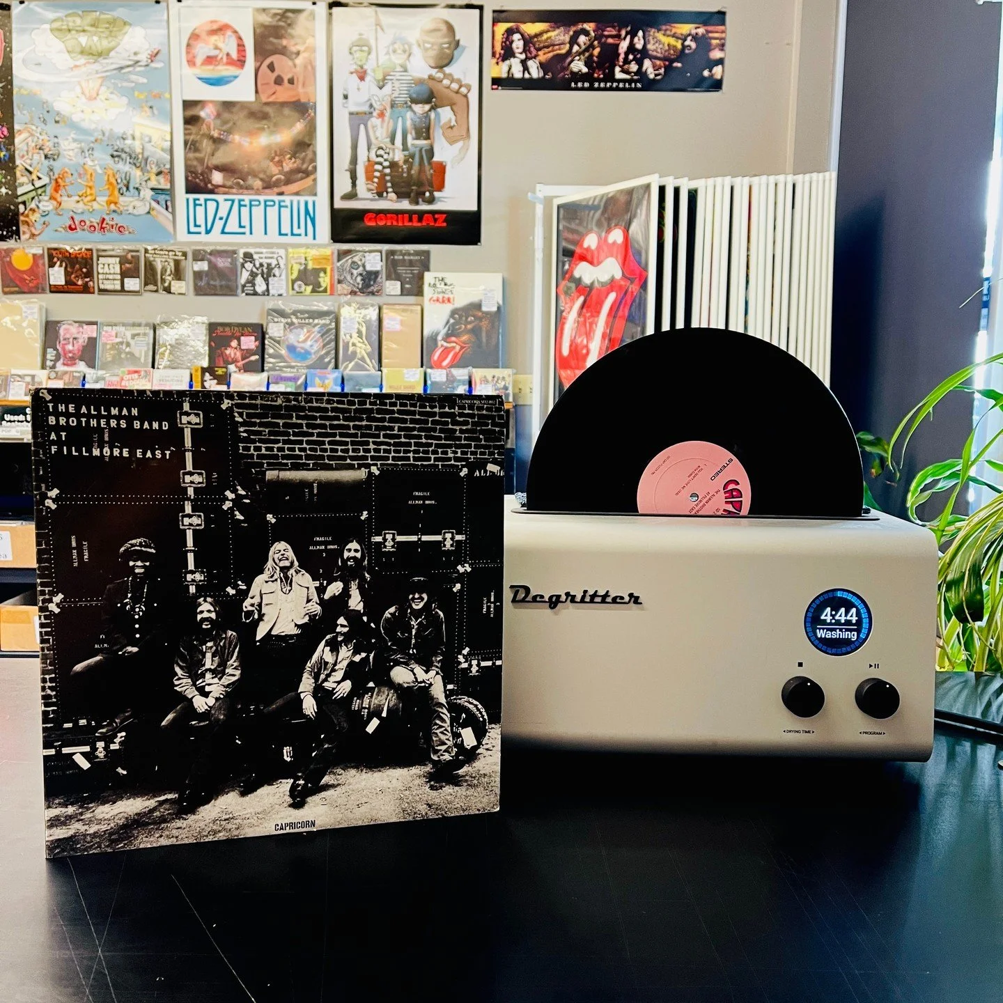Allman Brothers Band - Live At Fillmore East - Classic Records 200 Gram Audiophile Pressing from early 2000s!  Mastered By Bernie Grundman!  Ultrasonically cleaned and ready to play!
