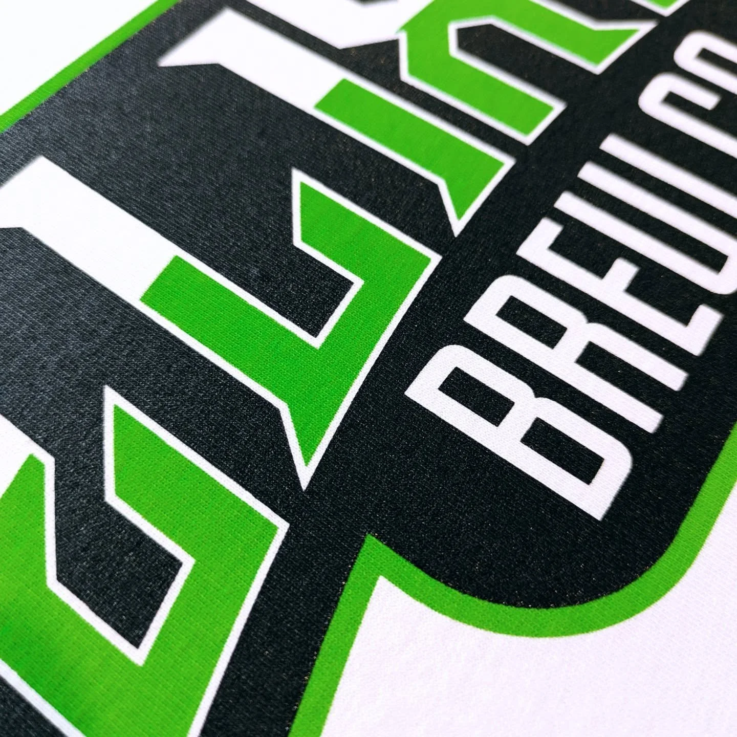 Just some quick anniversary tees for @elixir.brew.co! Hard to beat that black and green combo.
-
#screenprinting #woodstockga #downtownwoodstock #smallbusiness #localscreenprinter #localprinter #waterbased #sustainable #ecofriendly #ecofriendlyprinti