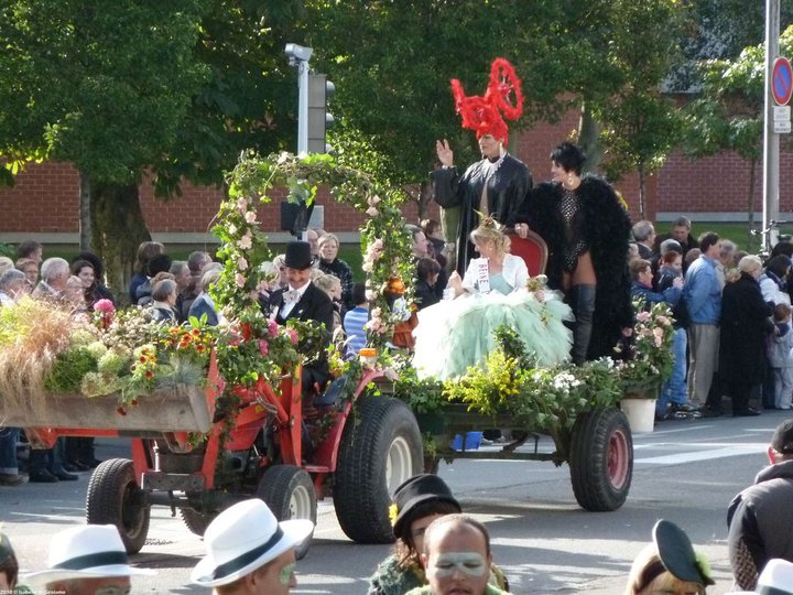 travestits extravagante parade.jpg