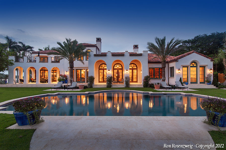 Transitional Mediterranean Estate - Jupiter Island