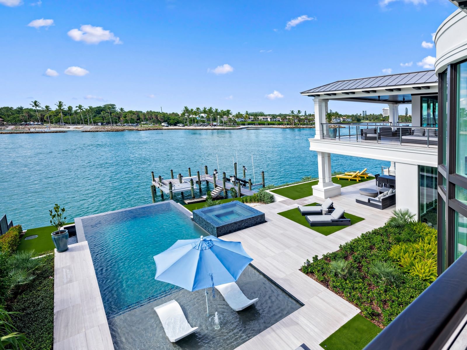 Waterfront Oasis in Jupiter Inlet Colony