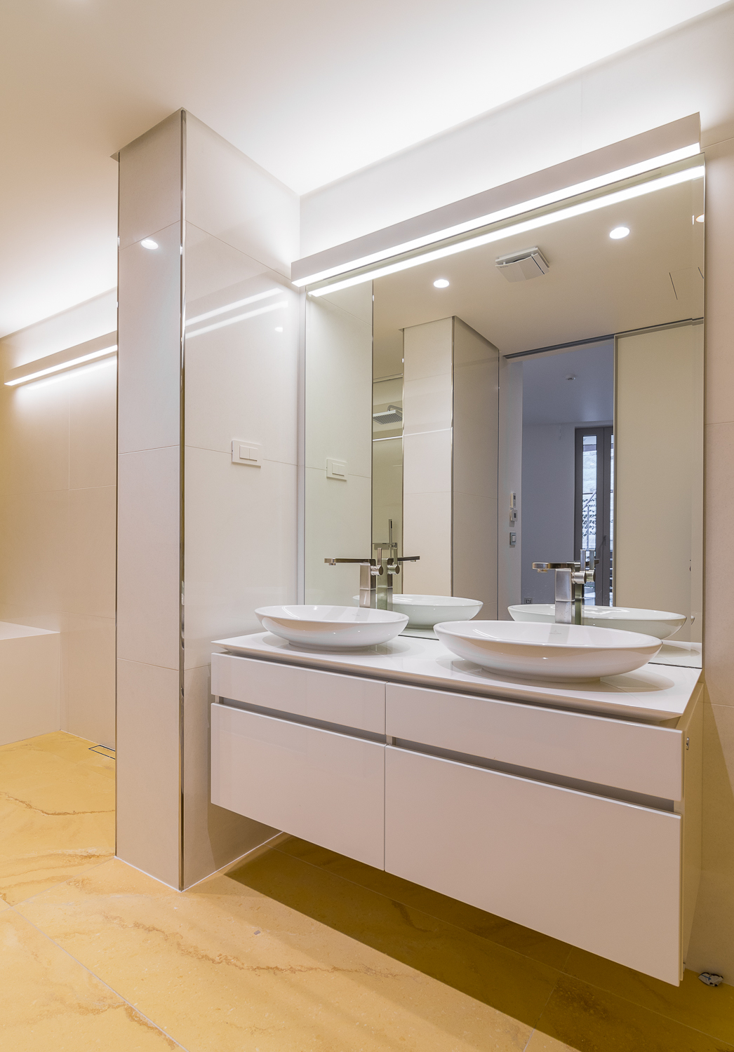 Dukley-Gardens-Budva-Interiors-Bathroom-04.jpg