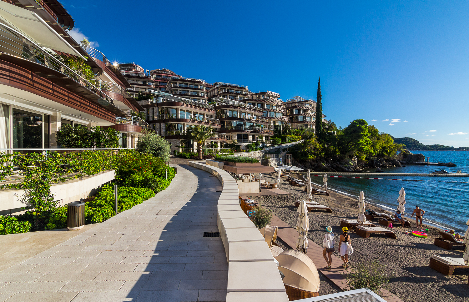 Dukley-Gardens-Budva-Promenade-Beach-01.jpg