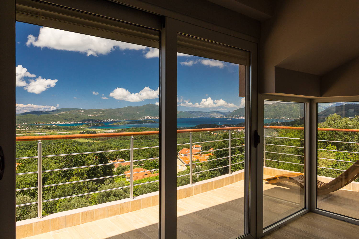 Tivat-Heights-Bay-of-Kotor-Interiors-Bedroom-Daytime-View-01.jpg