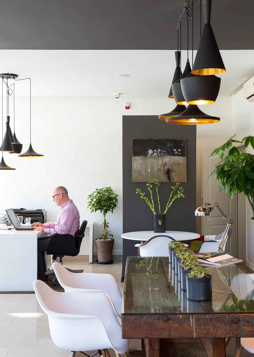 Office-with-Recycled-Wooden-Table-02.JPG