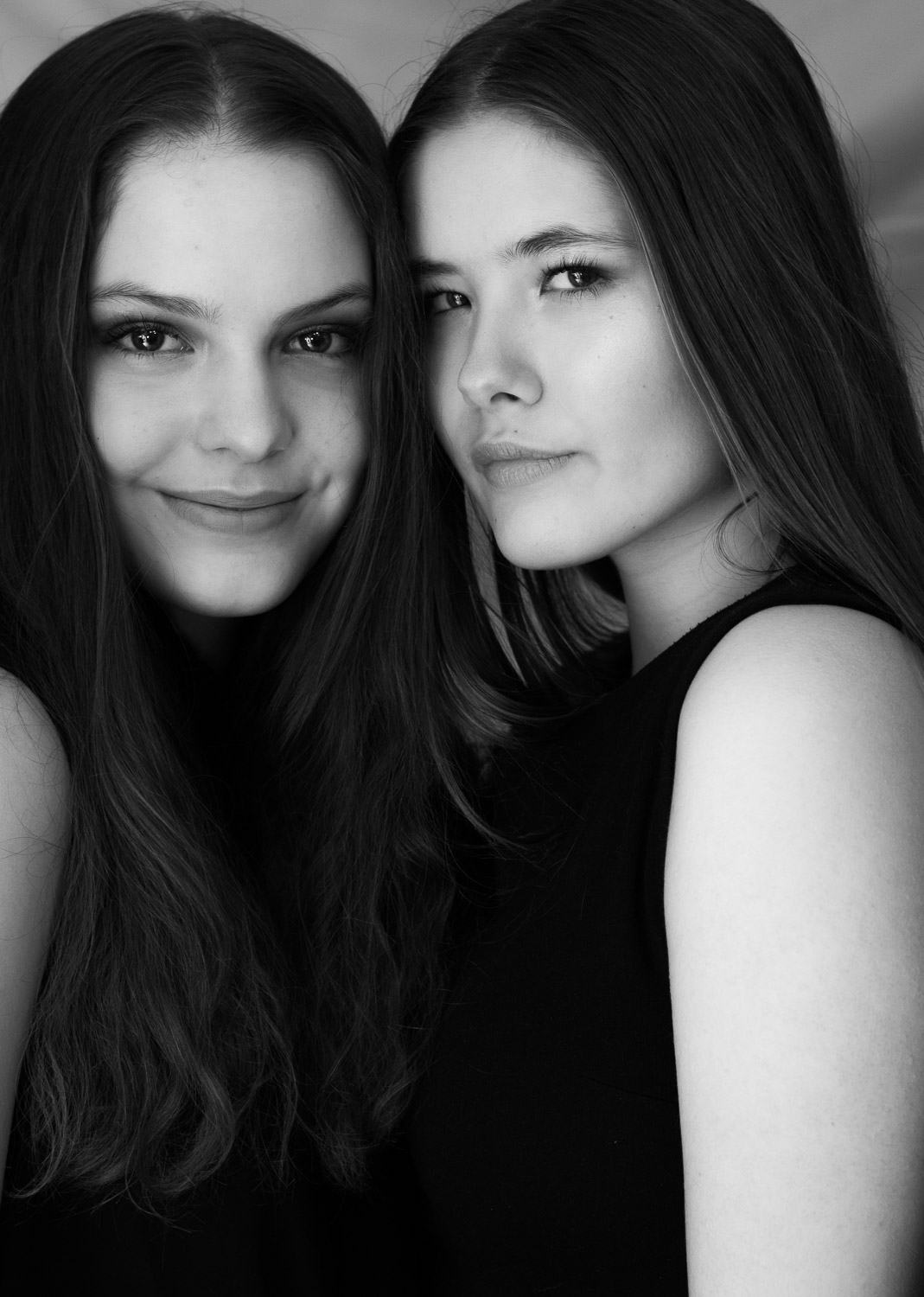 BW-Artificial-Light-Portrait-Two-Girls.jpg