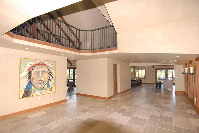 St. Helena (foyer)