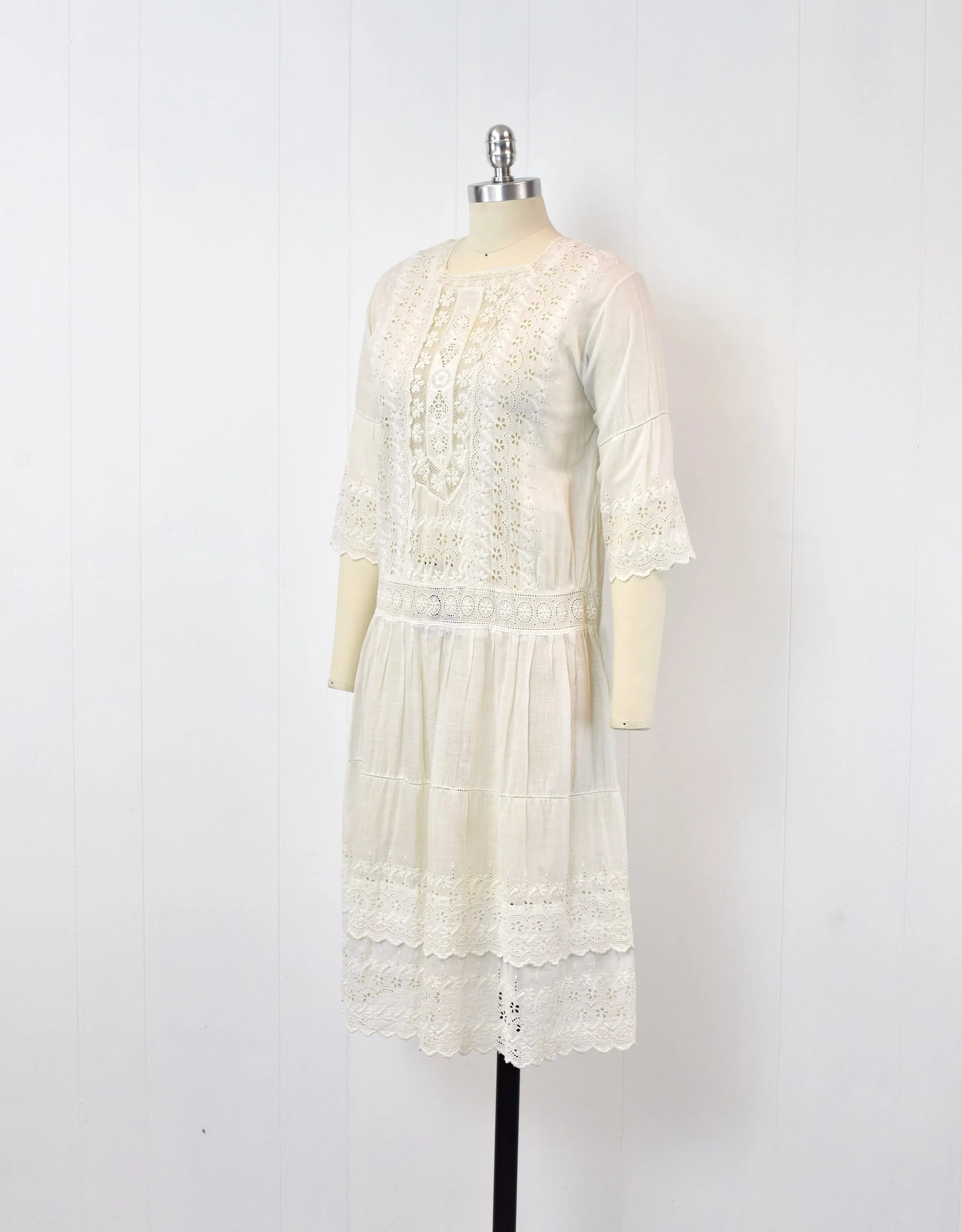chinese dress ladies 1920s Pink White Eyelet Lace Flapper Dress main image 1