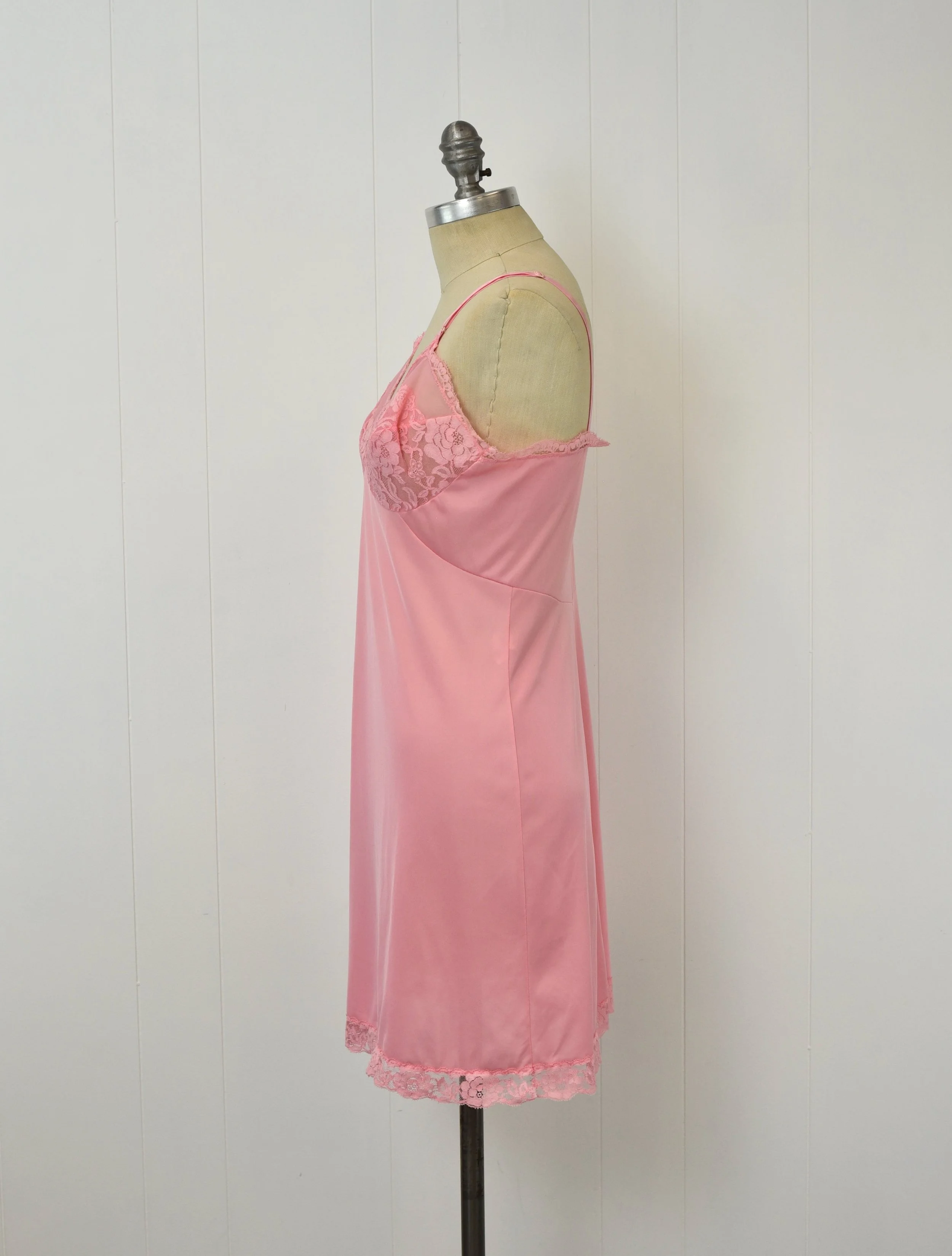 1960s Pink Floral Lace Nylon Gossard Artemis Boudoir Lingerie Slip Dress Canned Ham Vintage 1960s Pink Floral Lace Nylon Gossard Artemis Boudoir Lingerie Slip Dress Canned Ham Vintage