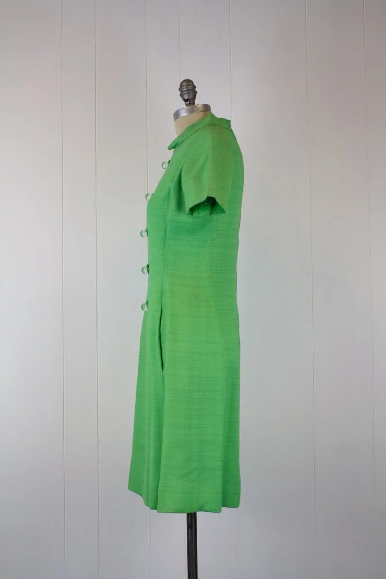 1960s Kelly Green Dress Large Faux Buttons Mod  Canned Ham Vintage