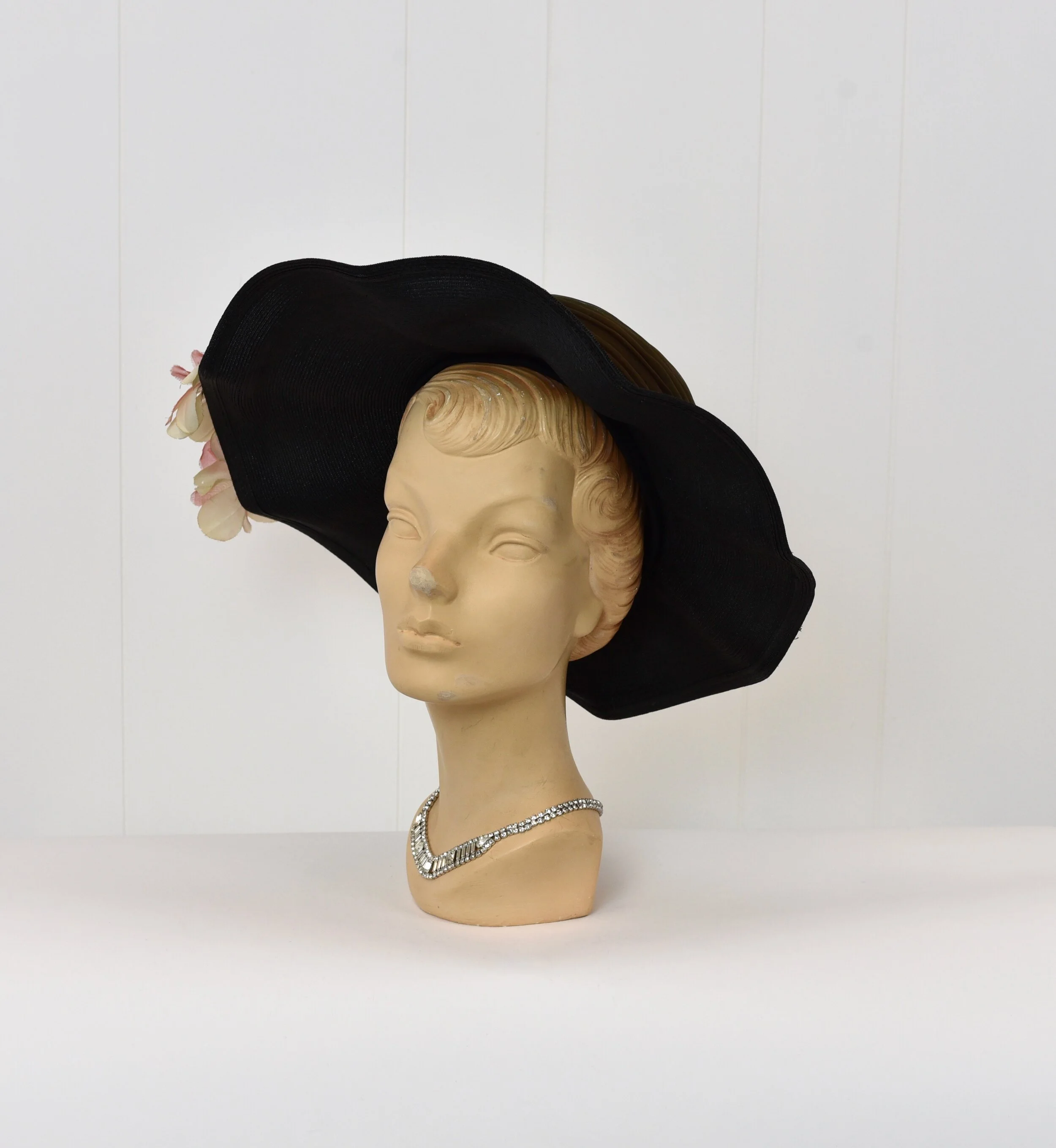 1950s Styled by Coralie Black Woven Straw Sun Hat with Pink 
