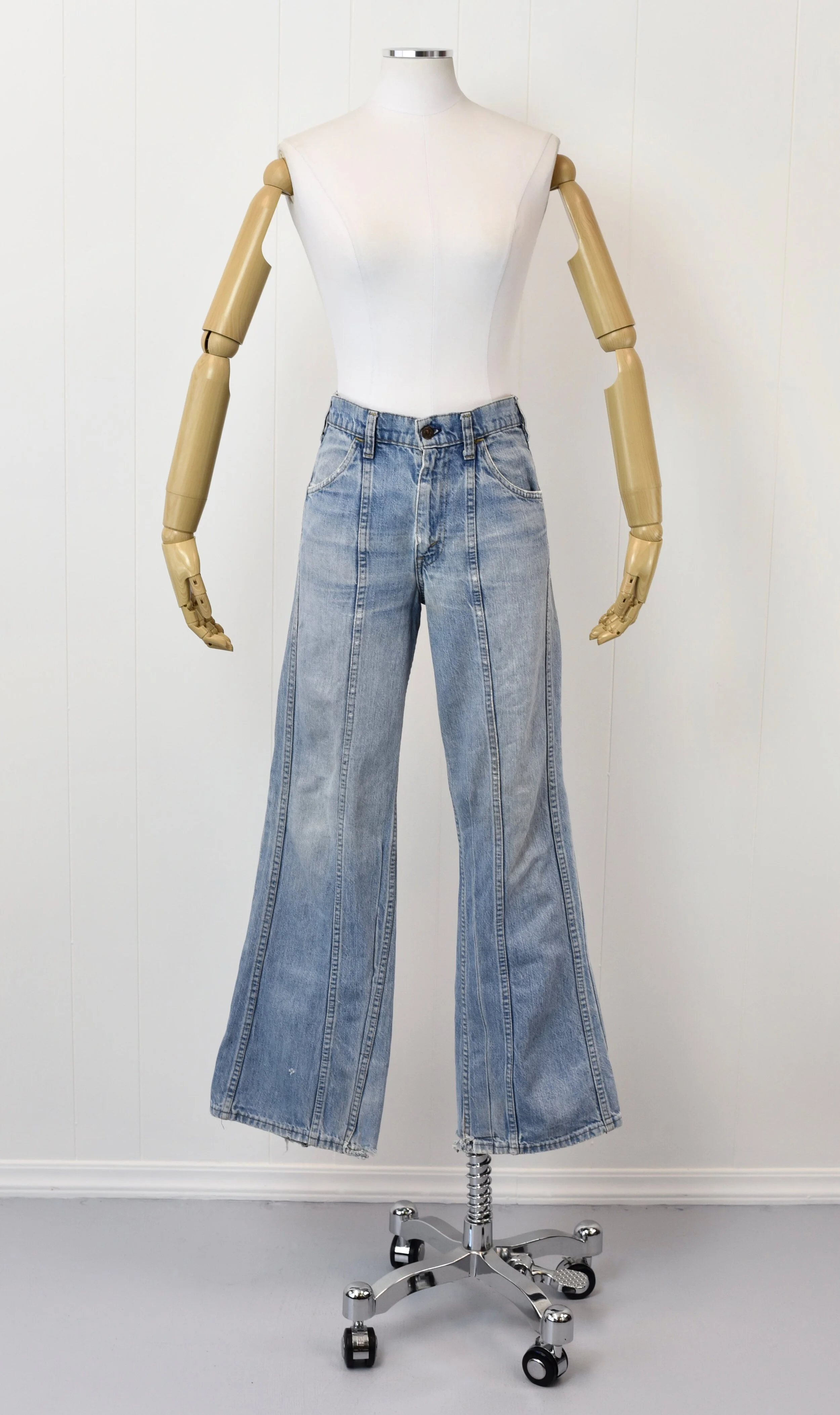 1970s Levis Blue Feather Tab Bell 