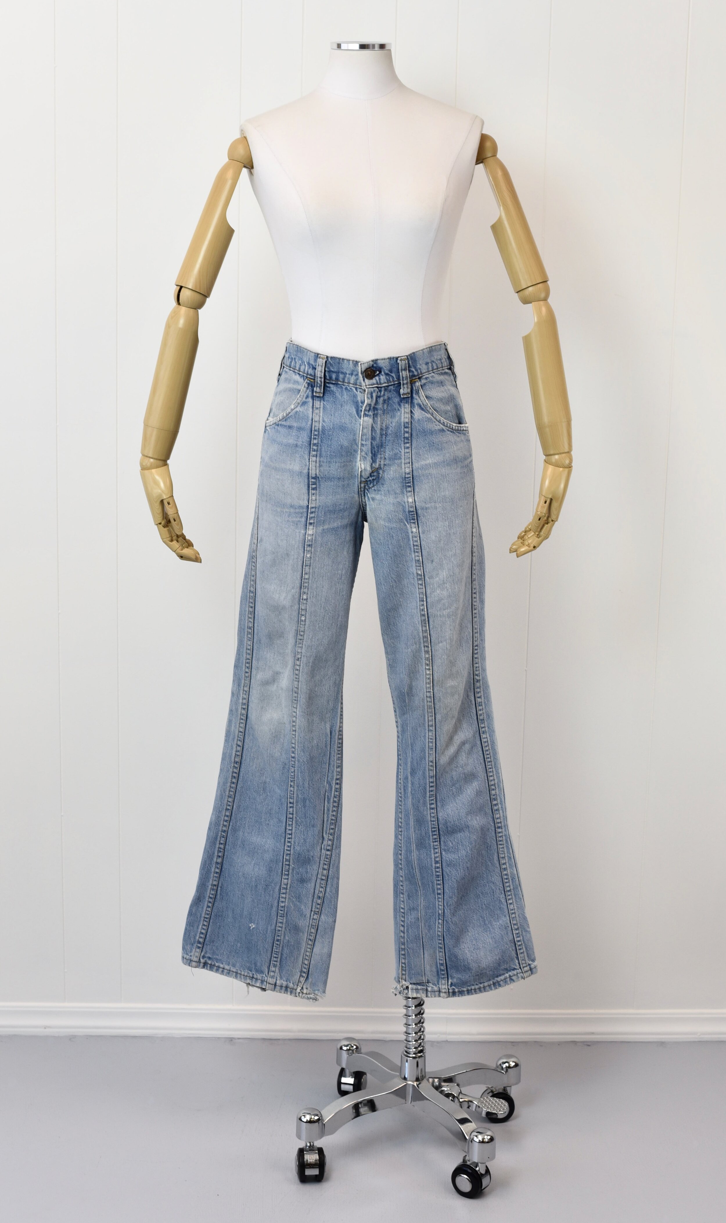 1970s Levis Blue Feather Tab Bell Bottom Jeans — Canned Ham Vintage