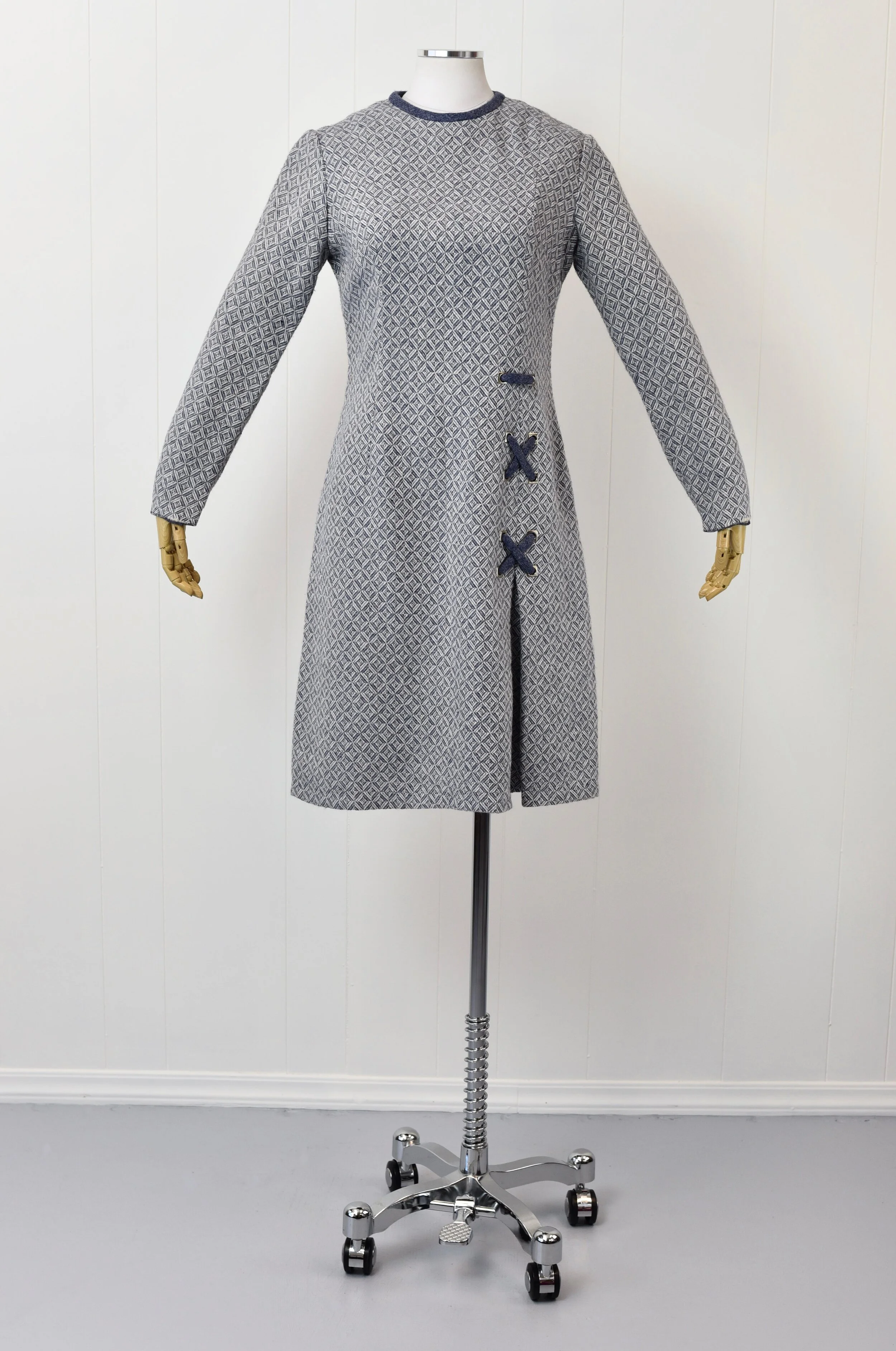 1960s Minx Modes Blue & White Wool Mod Dress Canned Ham Vintage 1960s Minx Modes Blue & White Wool Mod Dress Canned Ham Vintage