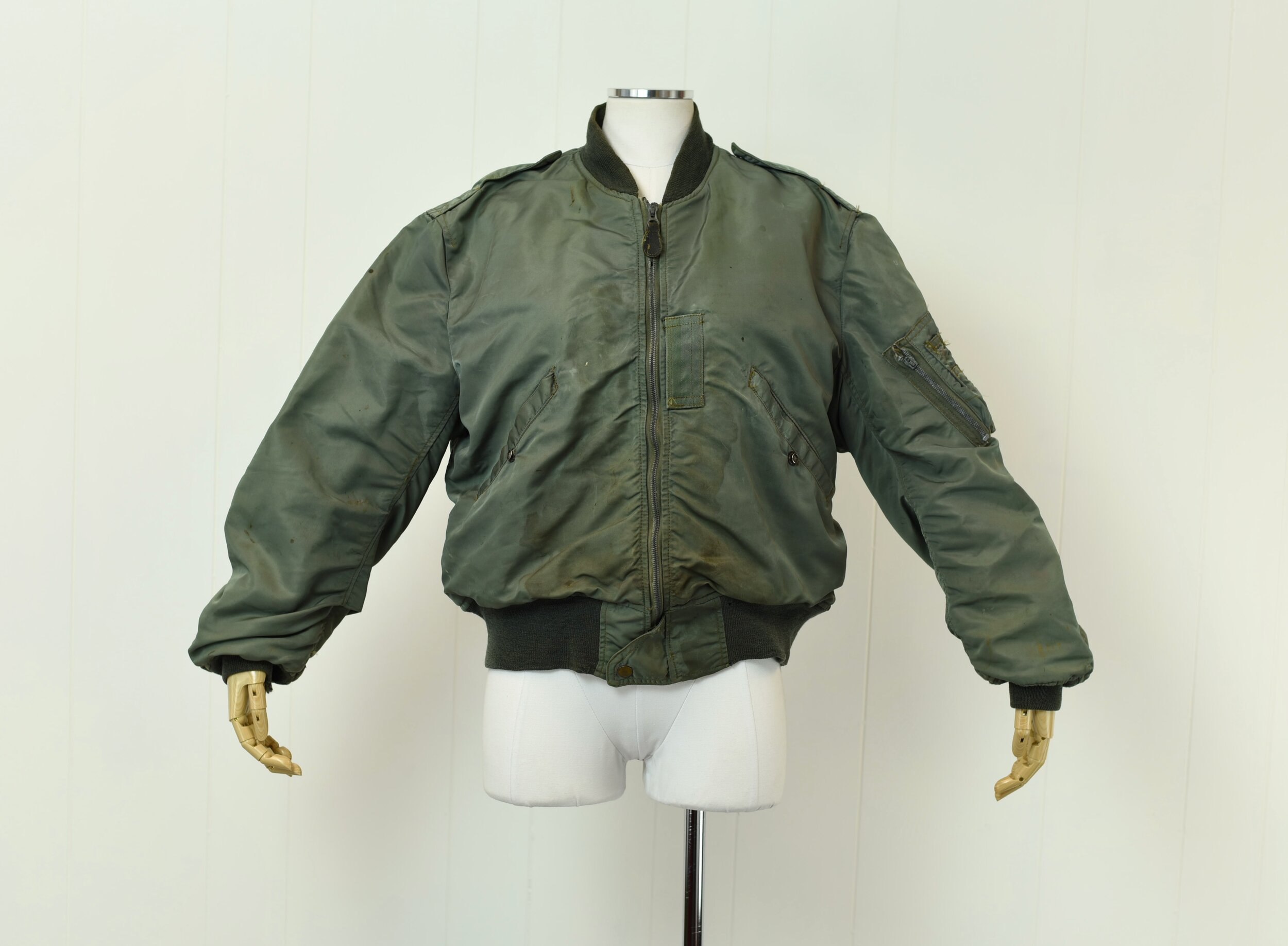1950s/1960s United States Air Force Military Green Nylon Jacket — Canned Ham Vintage