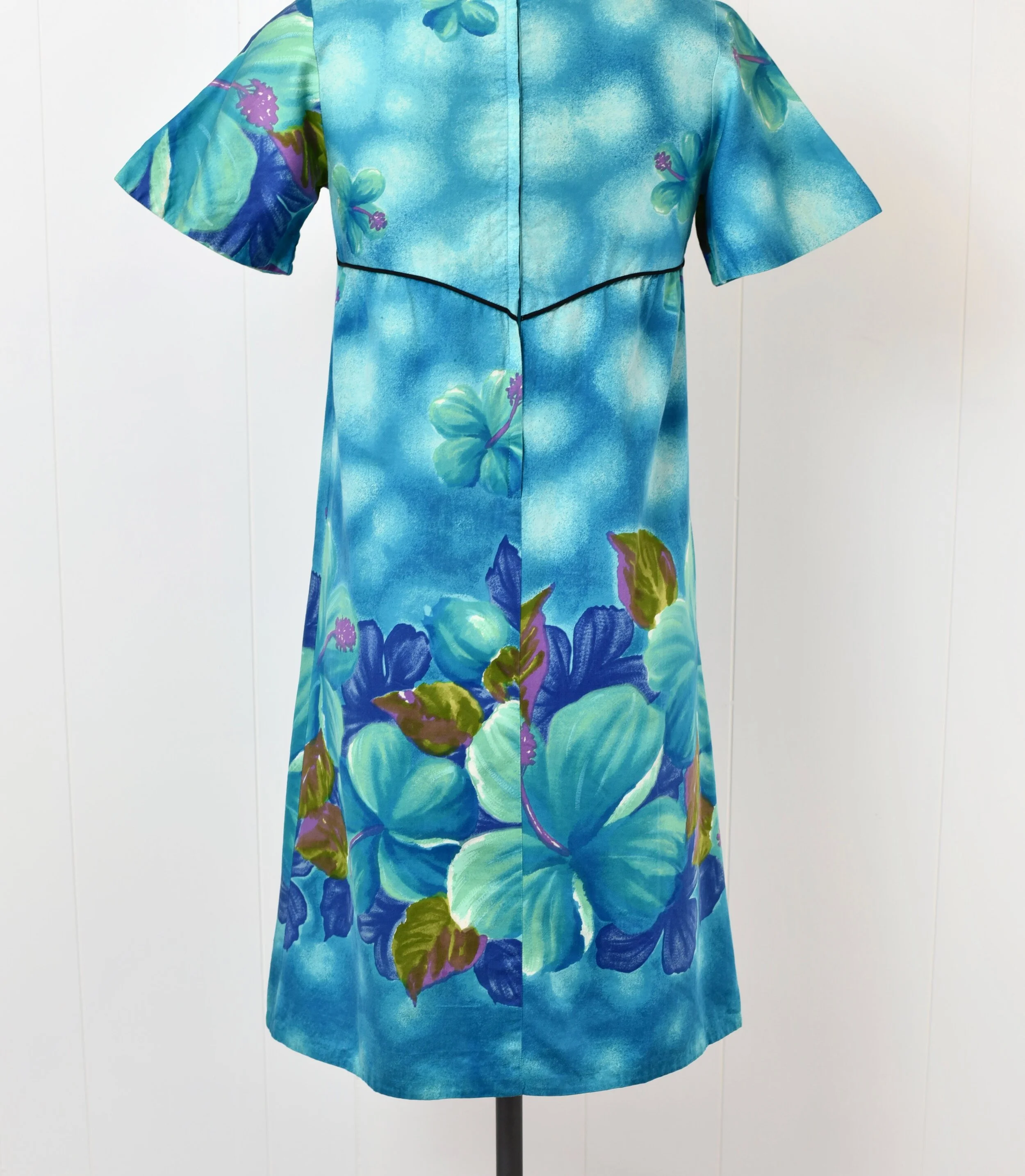 1960s BJ's Hawaiian Blue Hibiscus Mini Shift Dress  Canned Ham Vintage