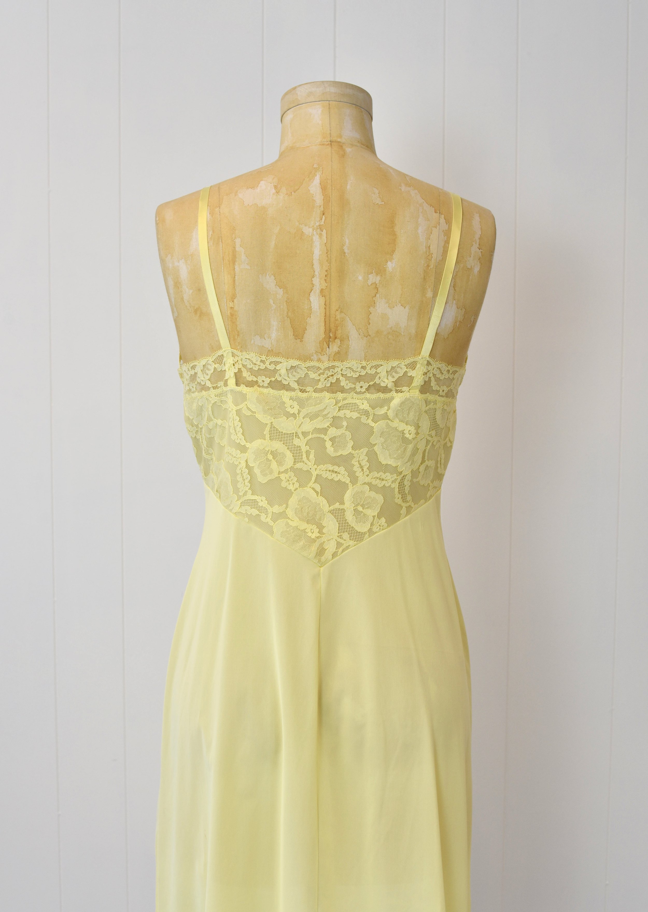 1950s Vanity Fair Pastel Yellow Nylon Floral Lace Boudoir Lingerie Slip —  Canned Ham Vintage