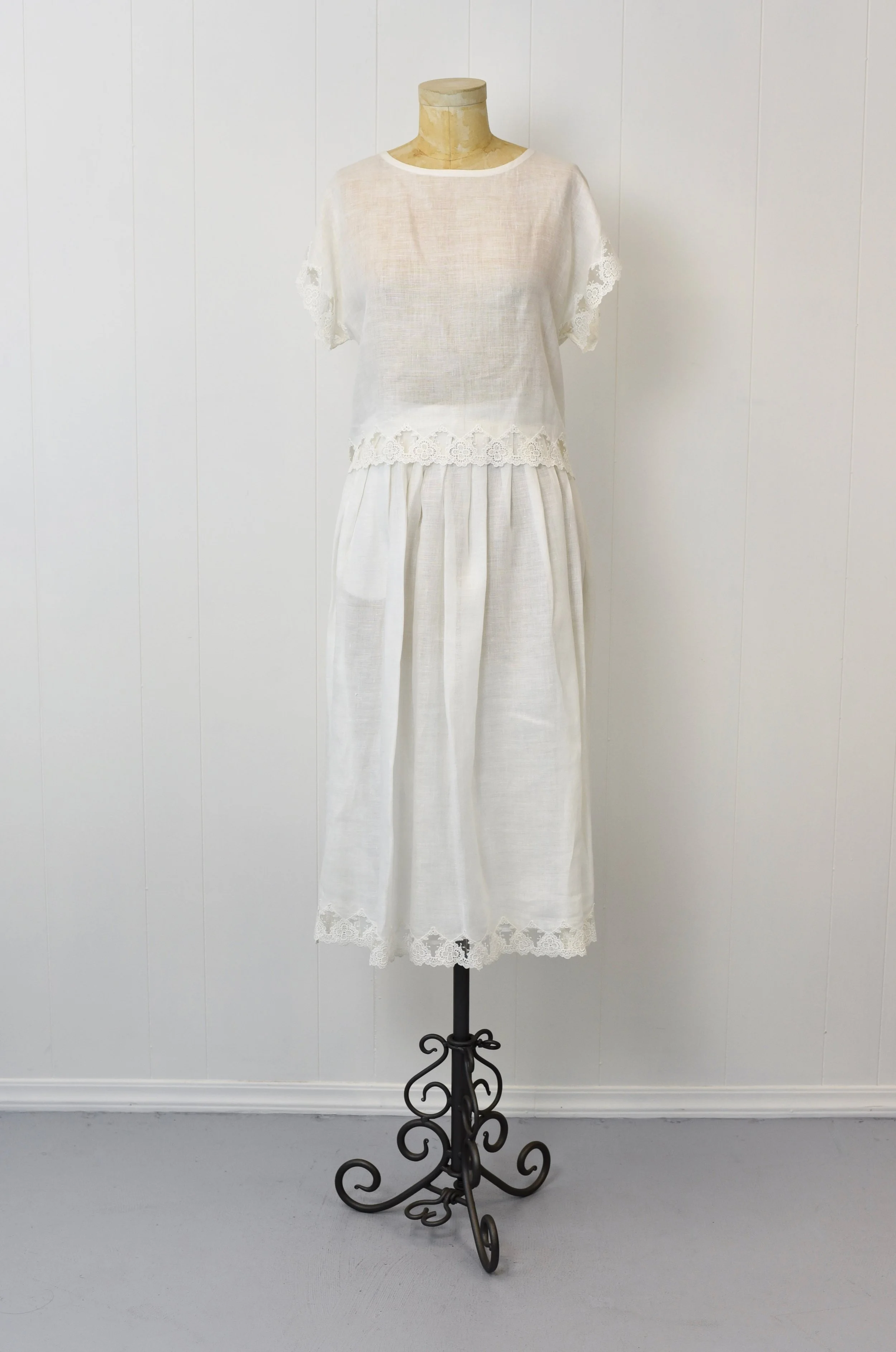 1980s White Floral Lace Trim Nancy Crystal Blouse & Skirt Two Piece Set Canned Ham Vintage 1980s White Floral Lace Trim Nancy Crystal Blouse & Skirt Two Piece Set Canned Ham Vintage