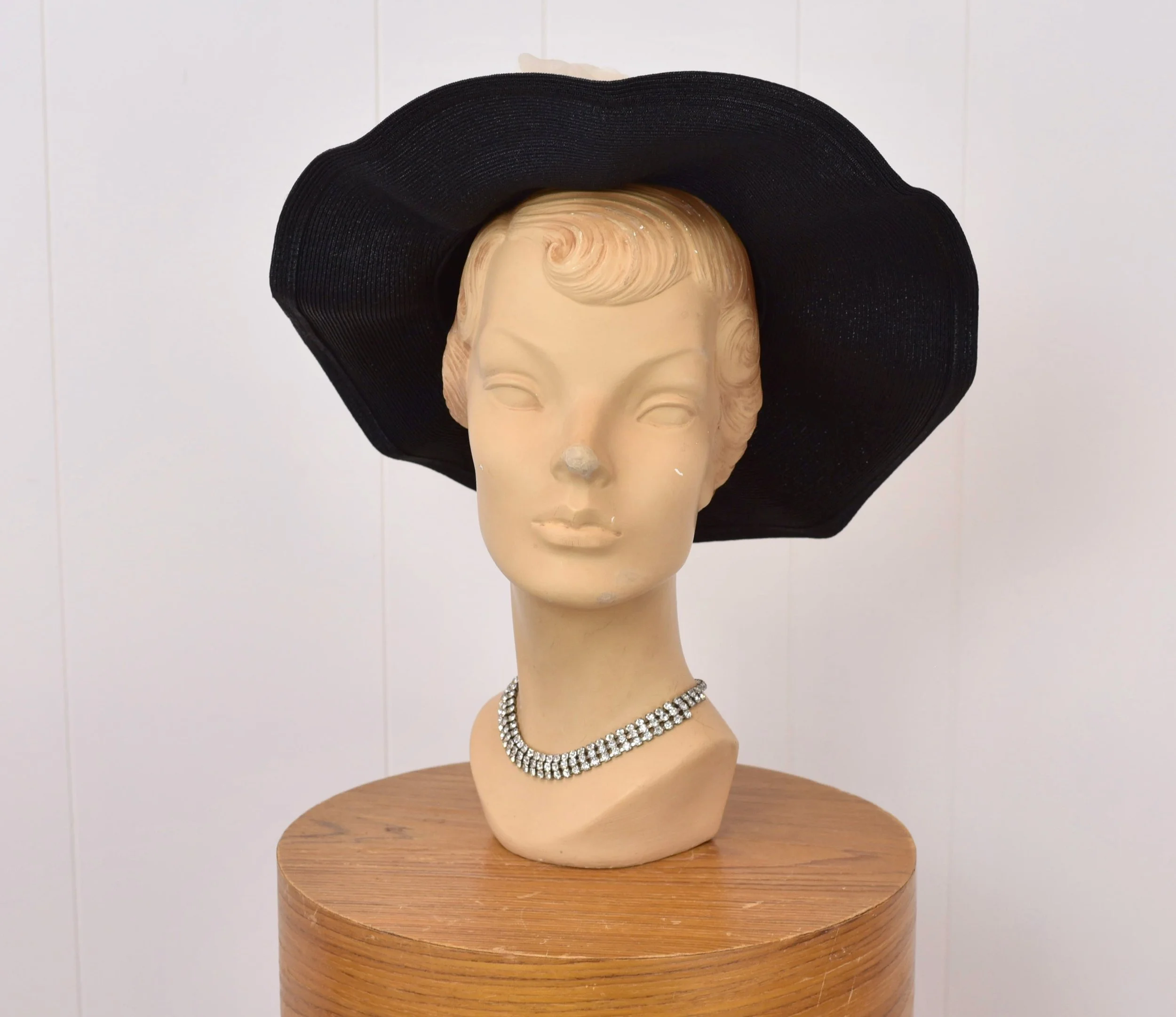 Vintage 1950s Saks Fifth Avenue Hat 1950s/1960s Saks Fifth Avenue Black Scalloped Floral Sun Hat  main image 2
