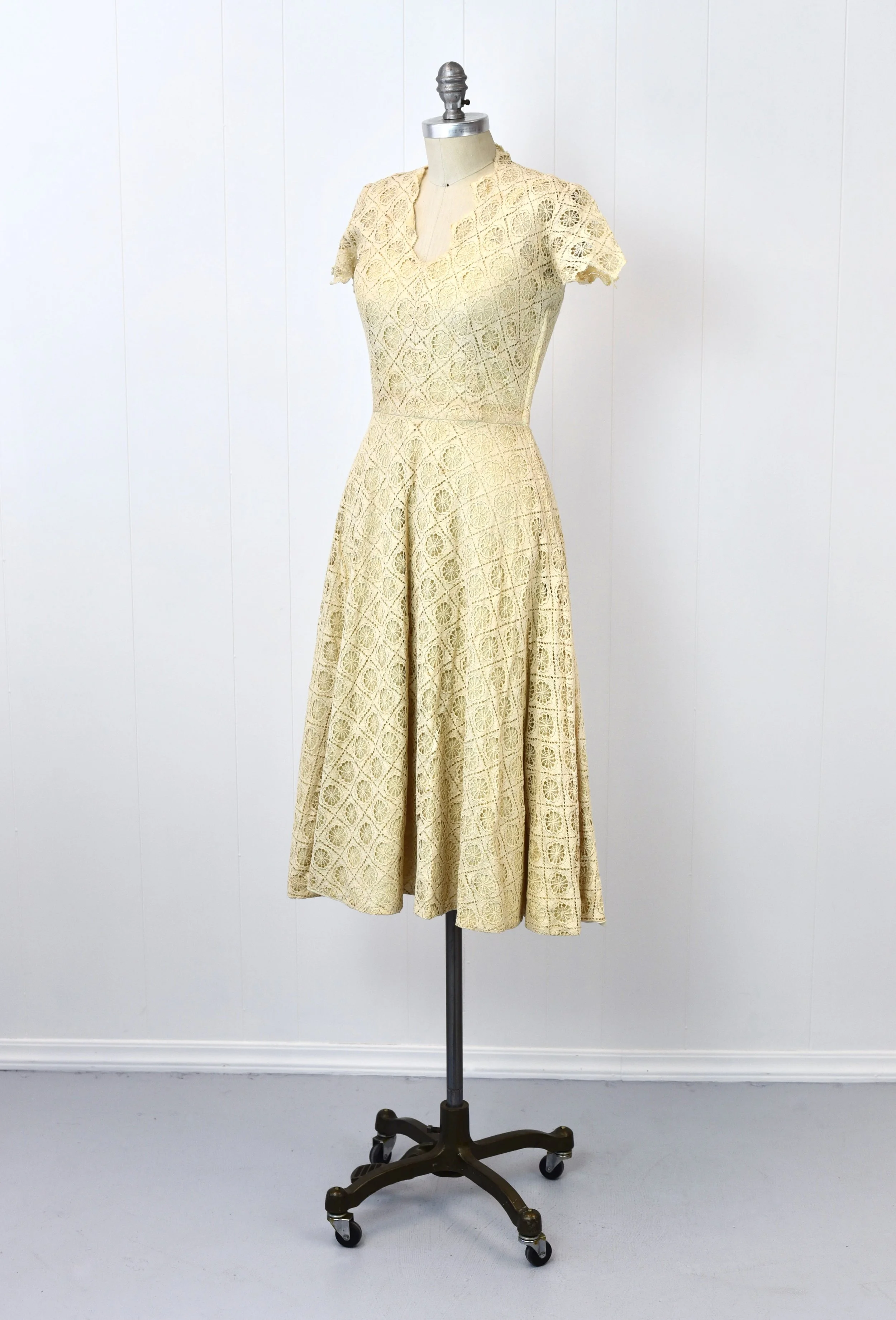 1940s/1950s Spiderweb Lace Cream Ivory Day Dress Bridal  Canned Ham Vintage