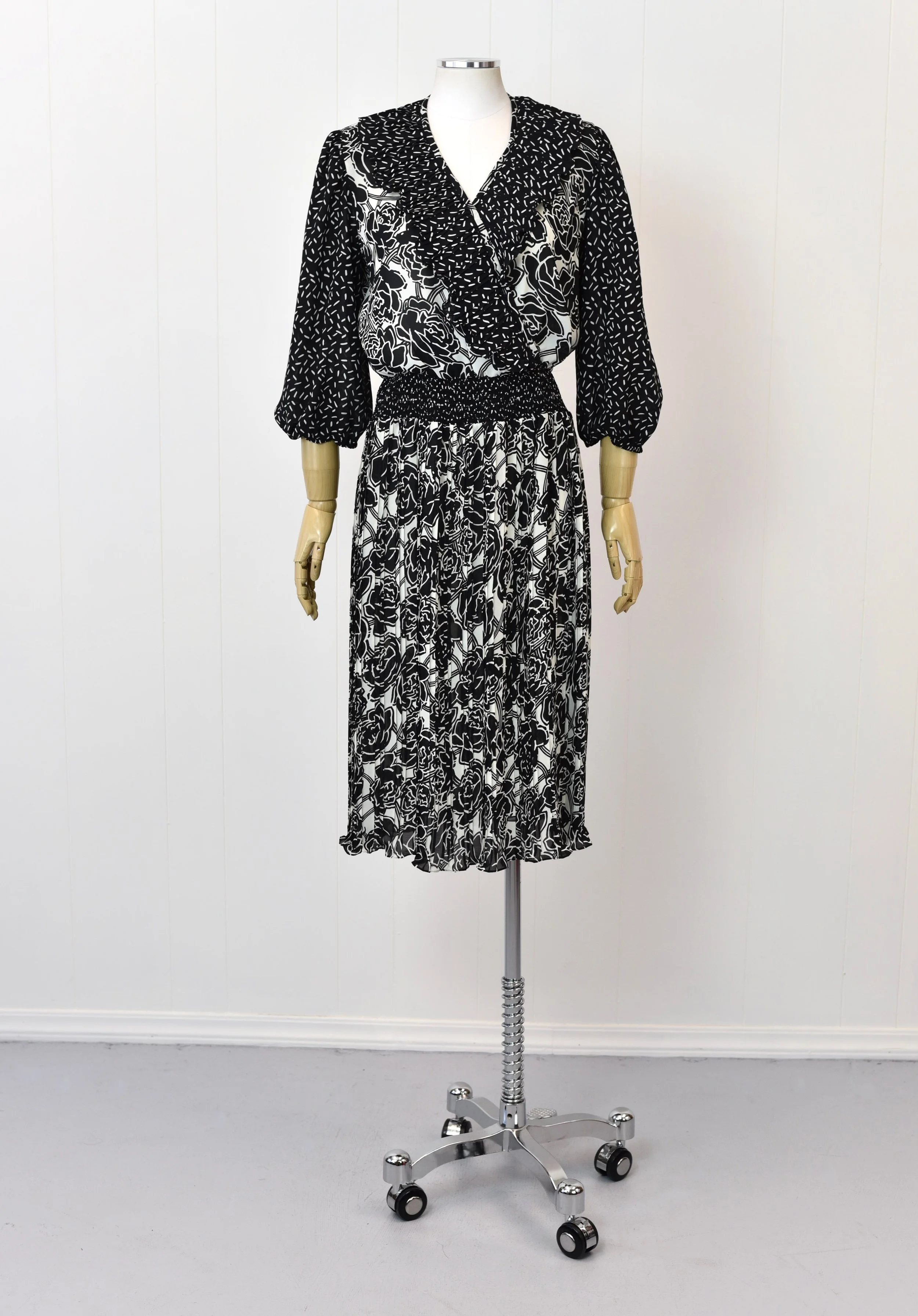 long dress flower Floral Linen Maxi Dress – Handmade Long Sleeve Vintage Swing Dress
