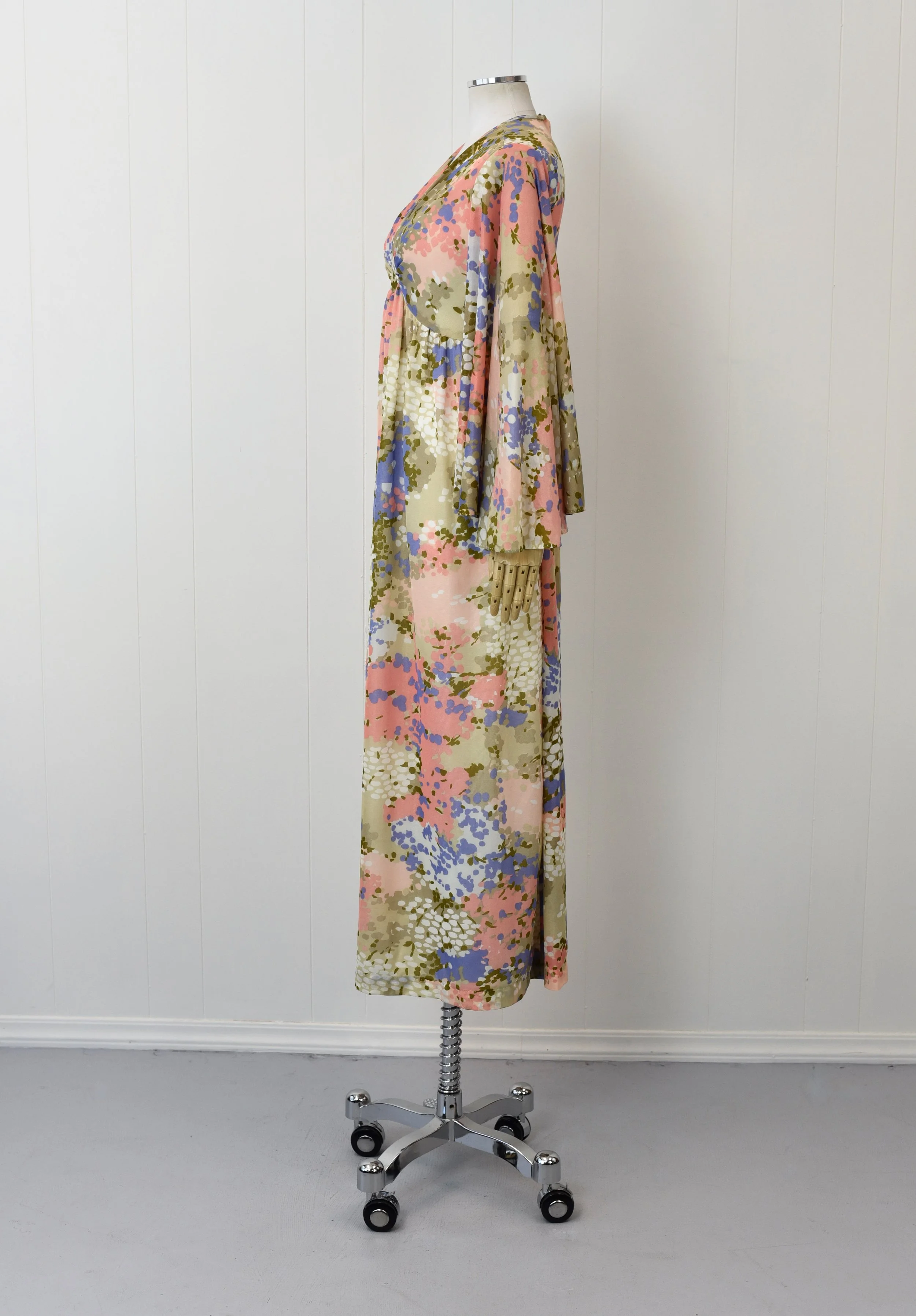 1970s Stella Fagin Floral Angel Wing Sleeve Dress Loungewear